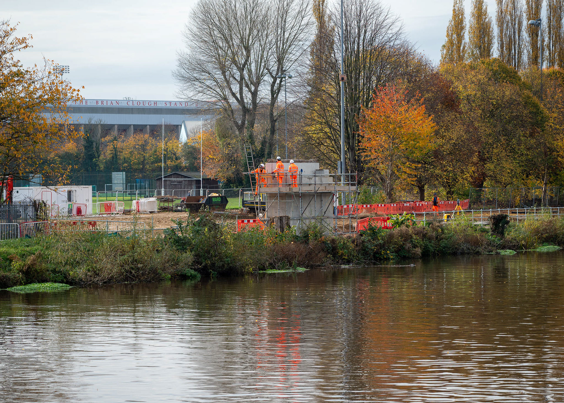 preparation for lifting the bridge over the river