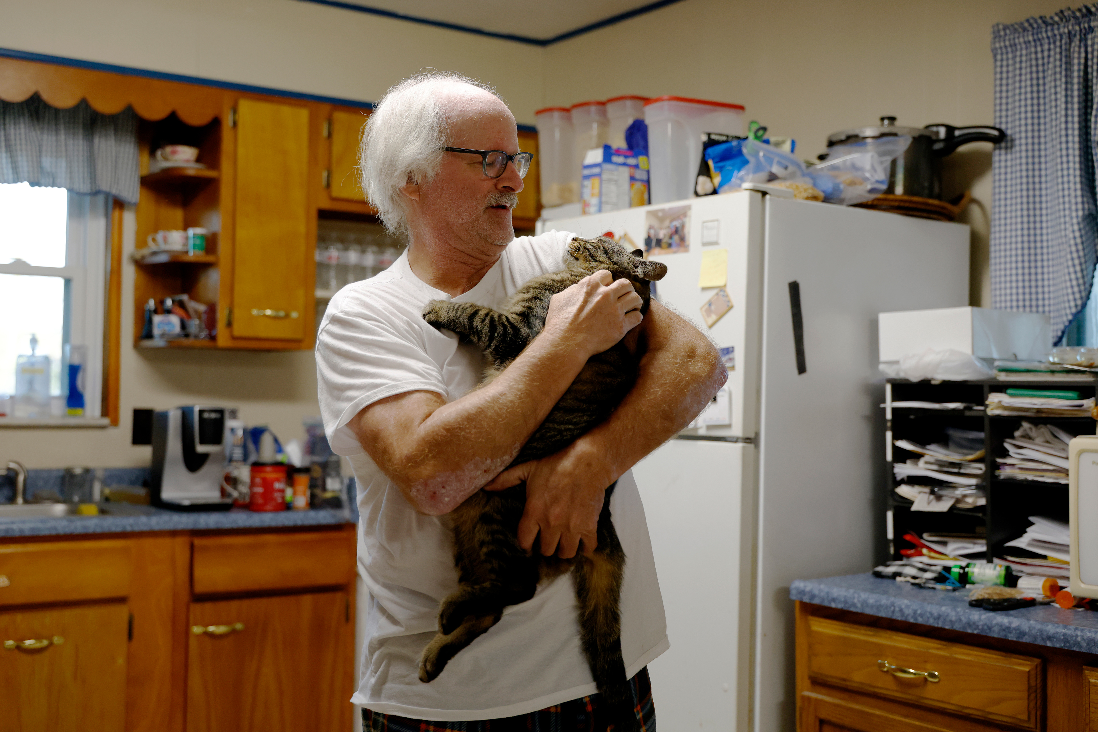 Mark Humphries holds his cat, Ty. on Friday, Oct. 24, 2025 in Maysville, Ky.