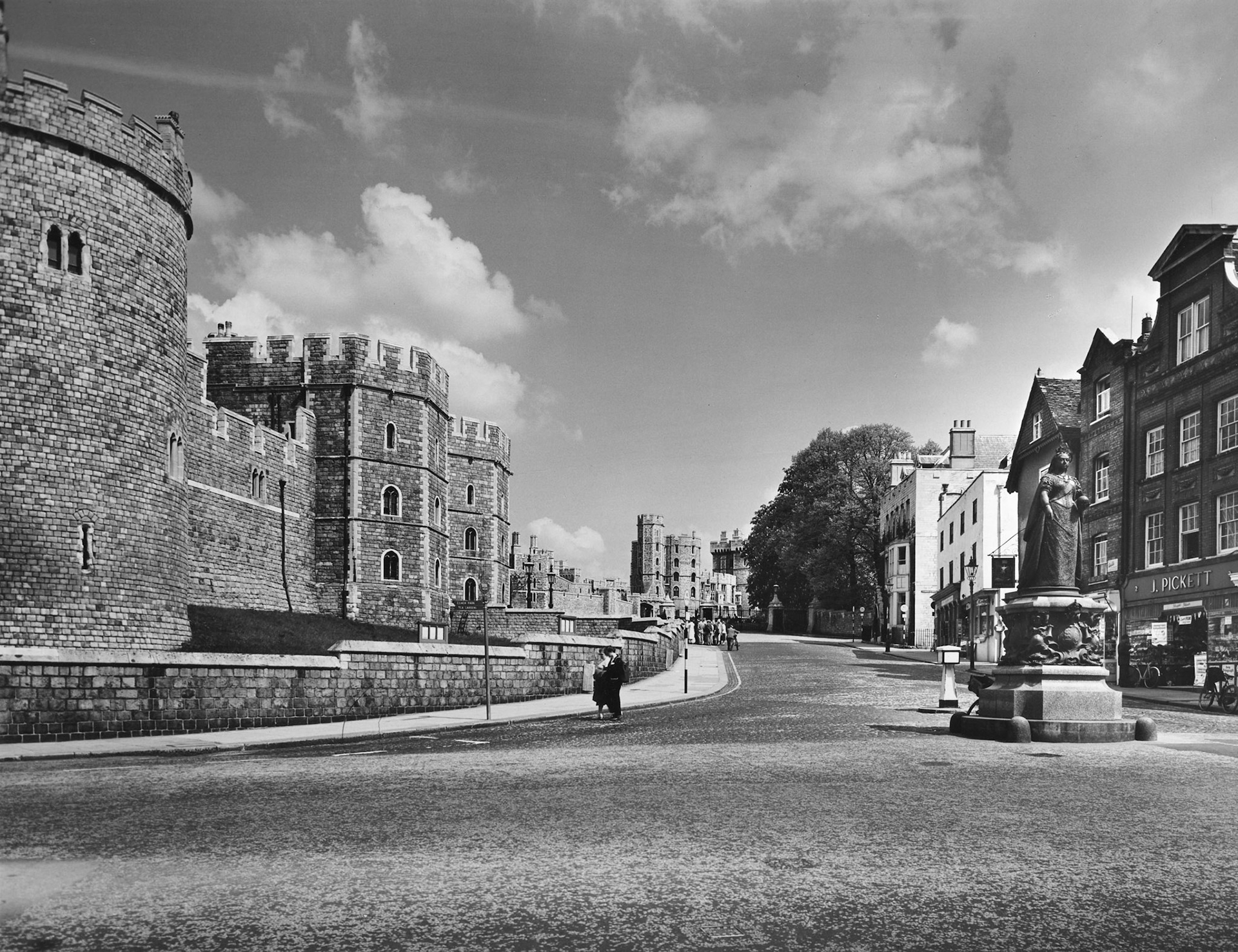 A F Kersting :Castle & Q. Victoria statue 8/5/1959