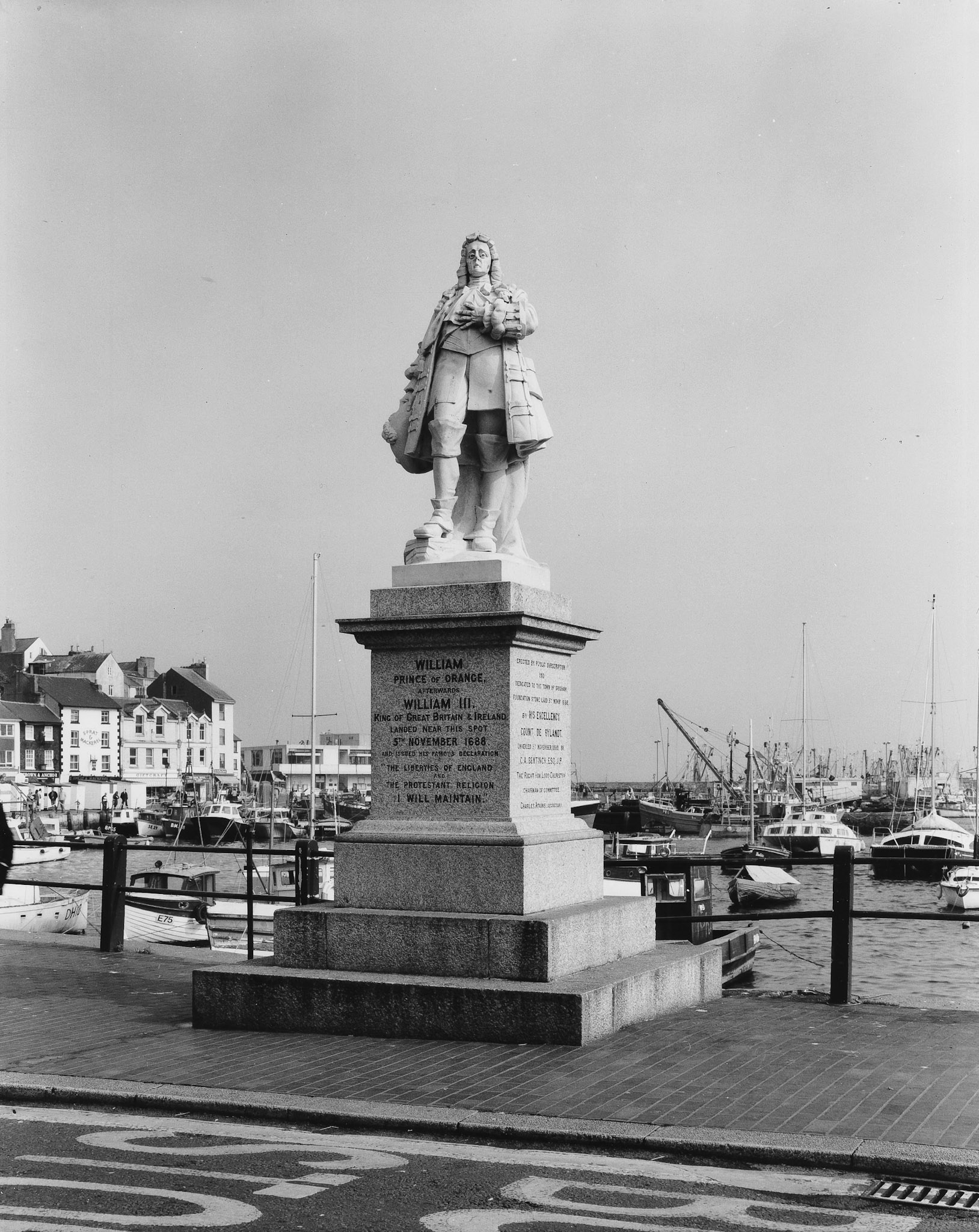 A F Kersting: Brixham, William 3rd statue 4/4/1988