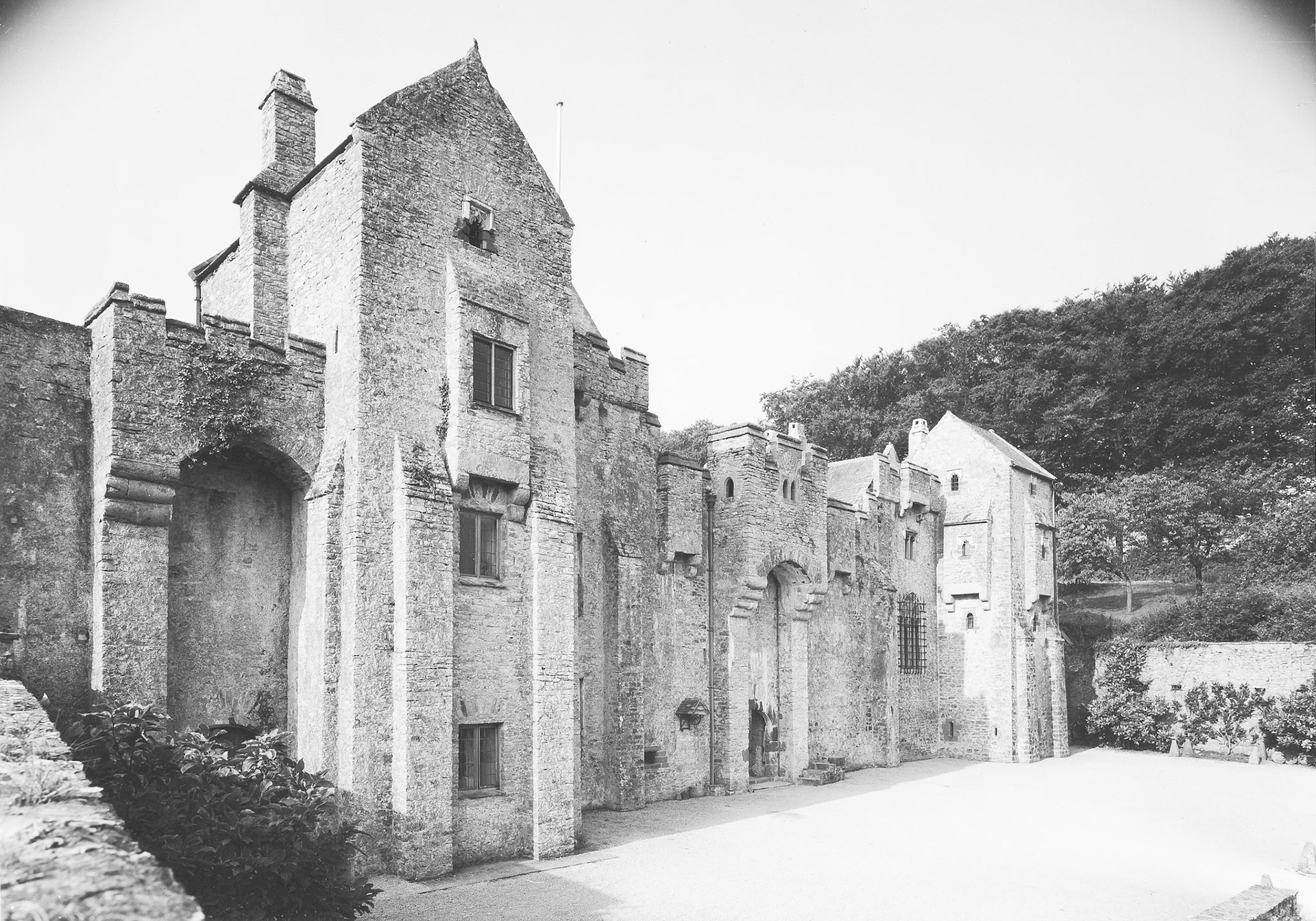 A F Kersting: Compton castle, main front 5/9/1964