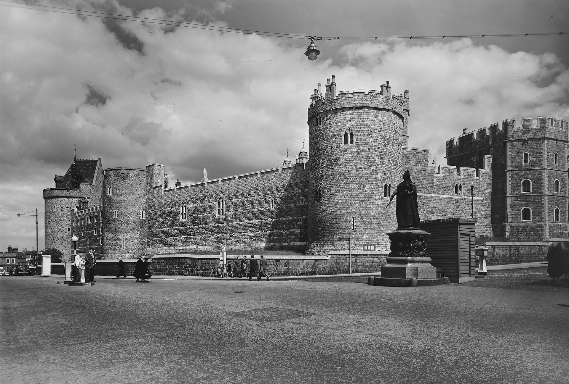 A F Kersting : castle from High St.  19/5/1957