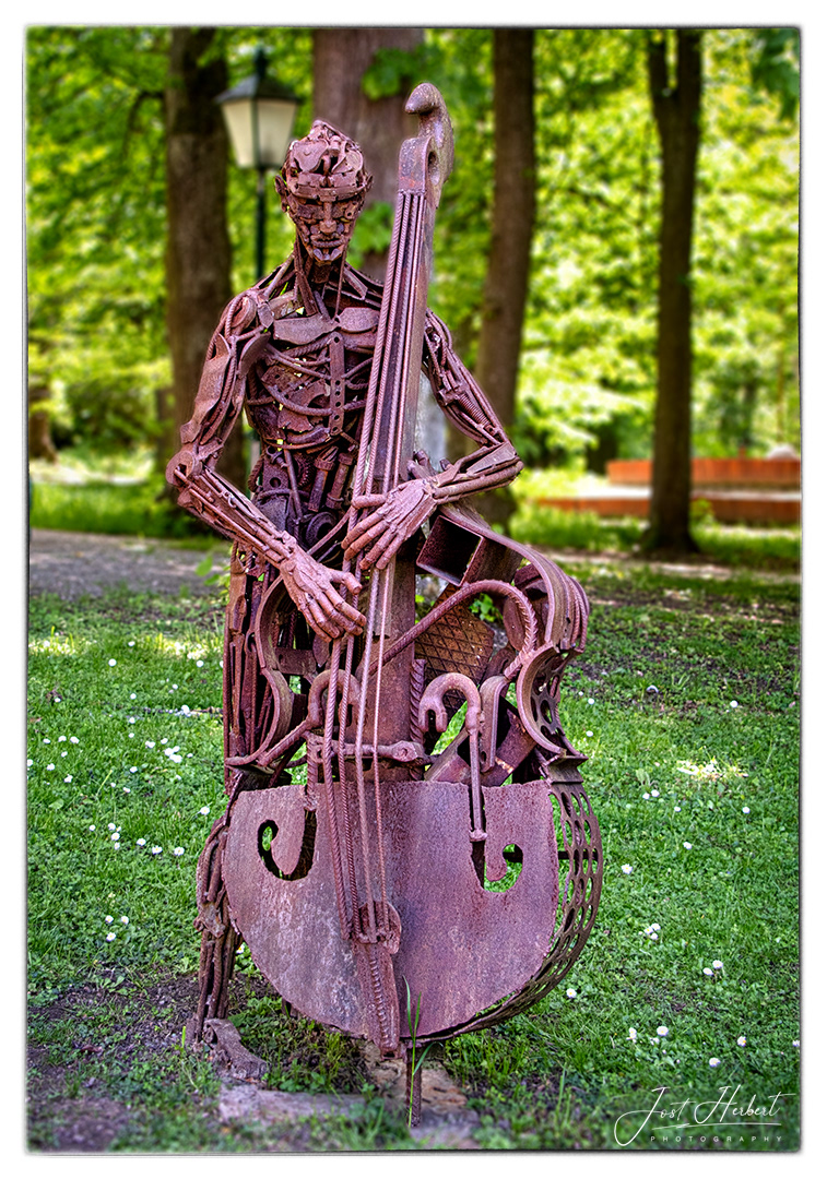Kontrabassspieler... Kurpark Bad Hall(OÖ