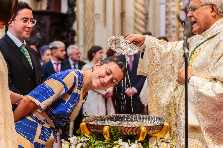 Bautizo de adultos en la Santa Iglesia Catedral de Córdoba (7 - 4 - 2024)