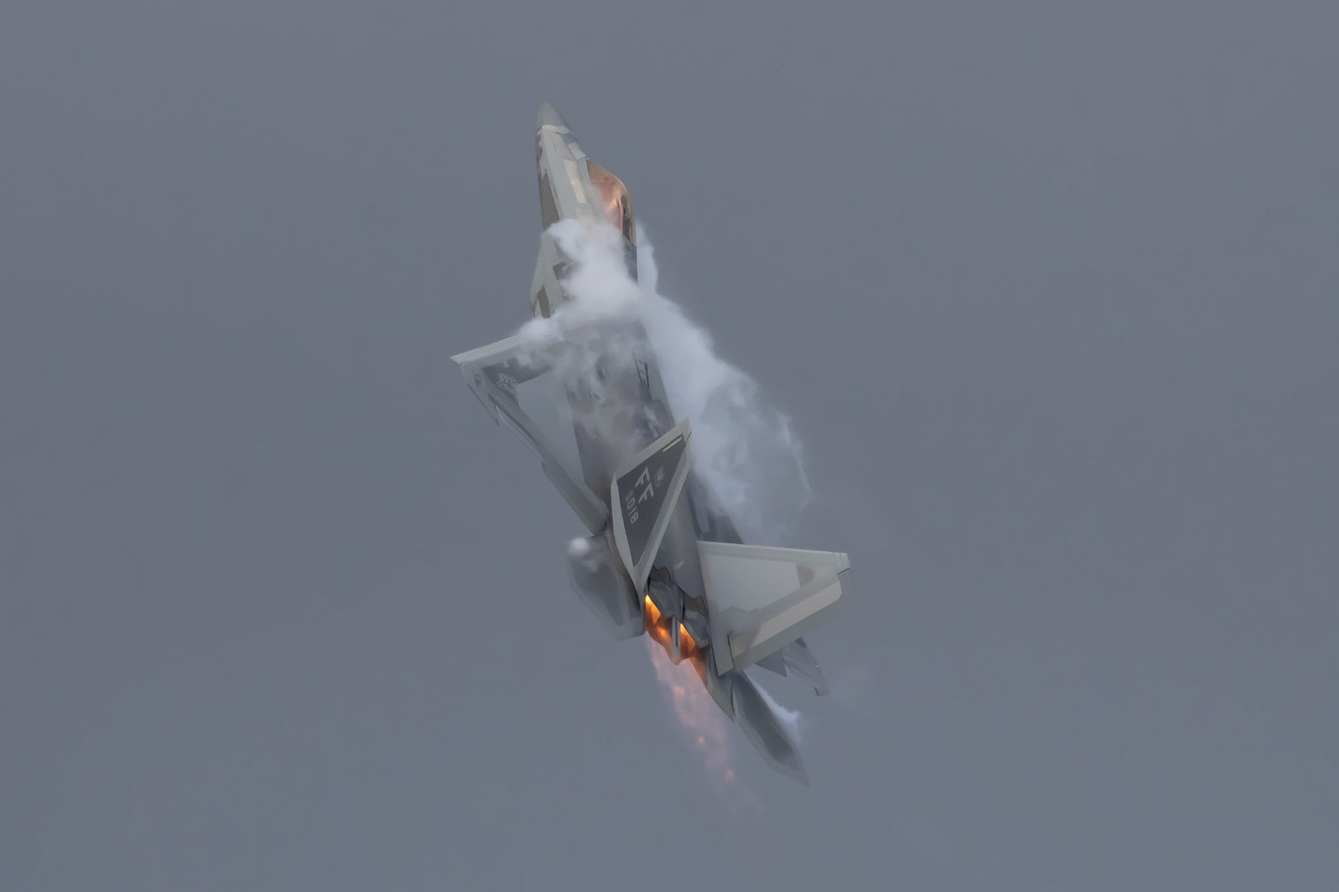 More F22 raptor manuvers