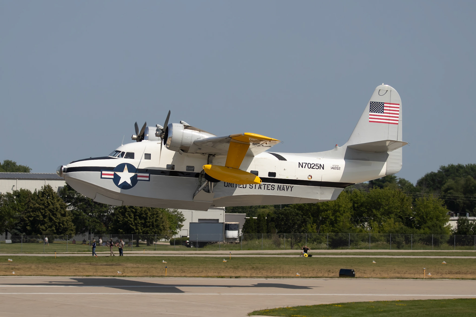 A HC16 taking off