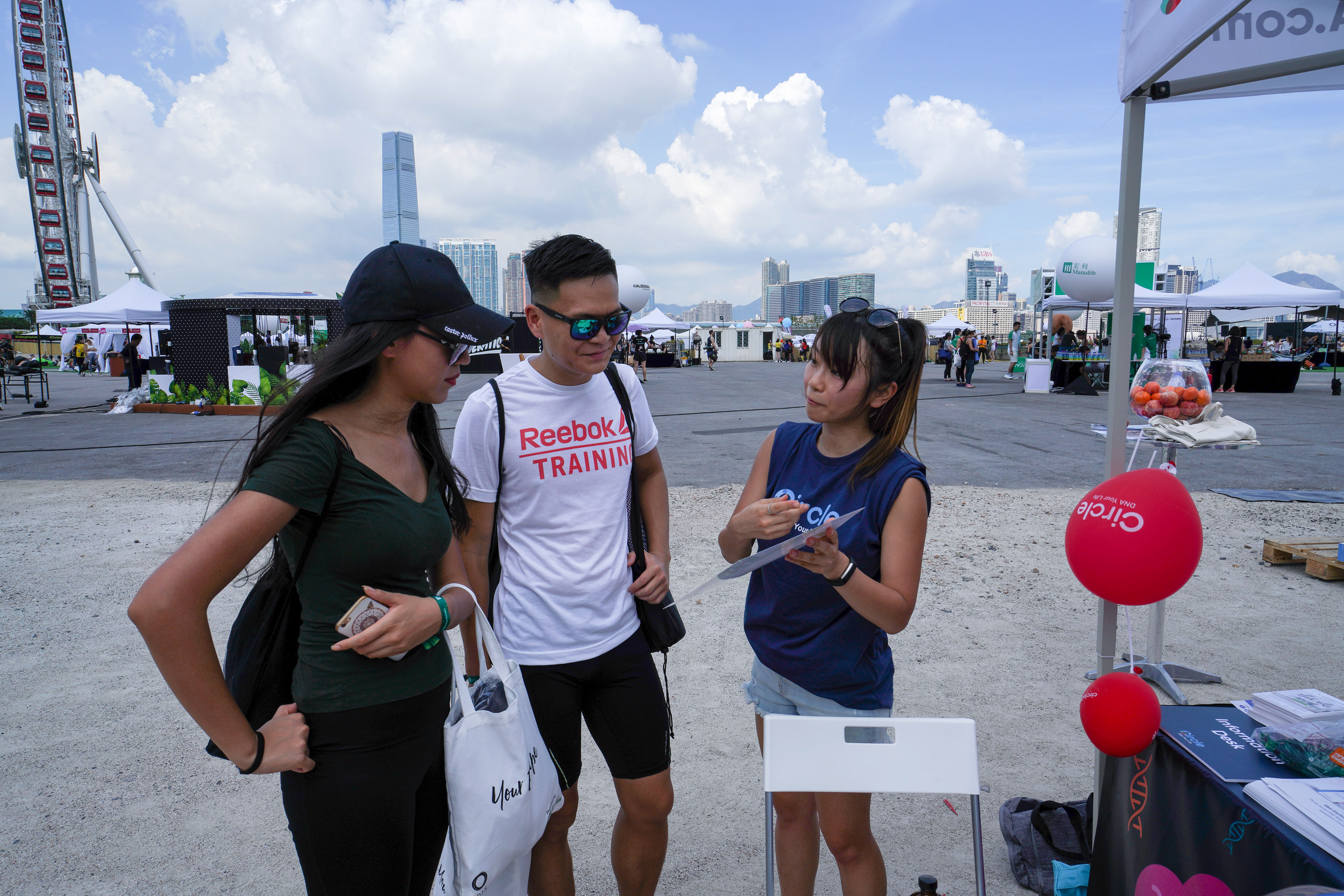 Explaining to passers-by what Circle DNA is about.