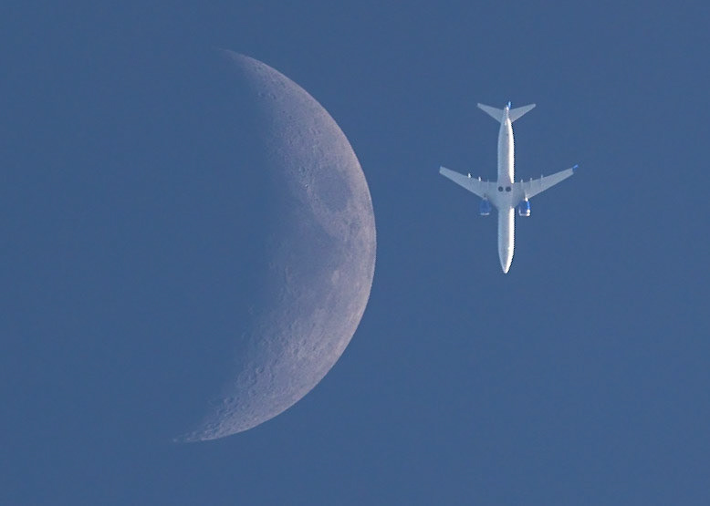I asked ChatGPT to write a caption for this photo from Sunday afternoon, and this is what it came up with:"Fly me to the moon! 🚀✈️✨ United Airlines Flight 1844 took to the skies at 34,000 feet and 480 knots, soaring past the 30% illuminated Waxing Moon. A breathtaking moment captured over the Space Coast of Florida. #UnitedAirlines #Boeing737Max9 #Moonshot"(Picture by me, caption by ChatGPT, flight data by Flightradar24.com)