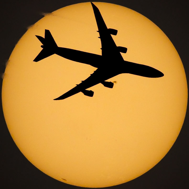 Queen of the Skies vs. the Sun: That’s a Boeing 747-83QF (N868GT) transiting the Sun over Florida’s Space Coast (single frame). Atlas Air flight 743 was traveling from Anchorage (ANC) to Miami (MIA) @ 30,025 ft &amp; 521 kts.   📷:me; flight data:@flightradar24