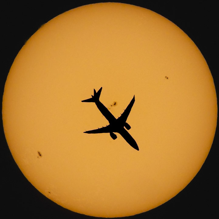 @WestJet 2500 (C-FYXC), a Boeing 737 MAX 8 from Toronto (YYZ) to Liberia, Costa Rica (LIR), crossed the Sun @ 34,025 ft &amp; 474 kts, dead center. Sixty-one feet from the middle of the disk, the closest alignment of the collection so far. July 21. 📷: me, flight data: @flightradar24
