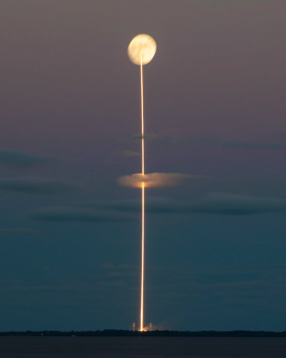Moon on a stick, or another look at the #SpaceX #Falcon9 rocket transiting the 98.9% illuminated Moon as it carries the Intelsat G-33/G-34 payload to orbit, seen in a 30-sec exposure.