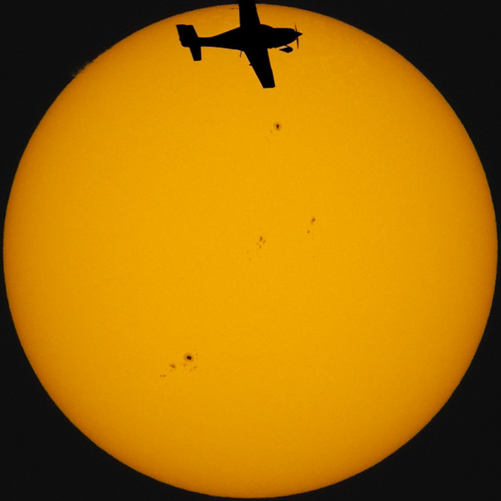 A Cirrus SR22 (N89AB) from Charleston (CHS) to Stuart (SUA) crossed the Sun @ 5,900 ft &amp; 164 kts, low enough to clip the very top of the disk. July 31. 📷: me, flight data: @flightradar24