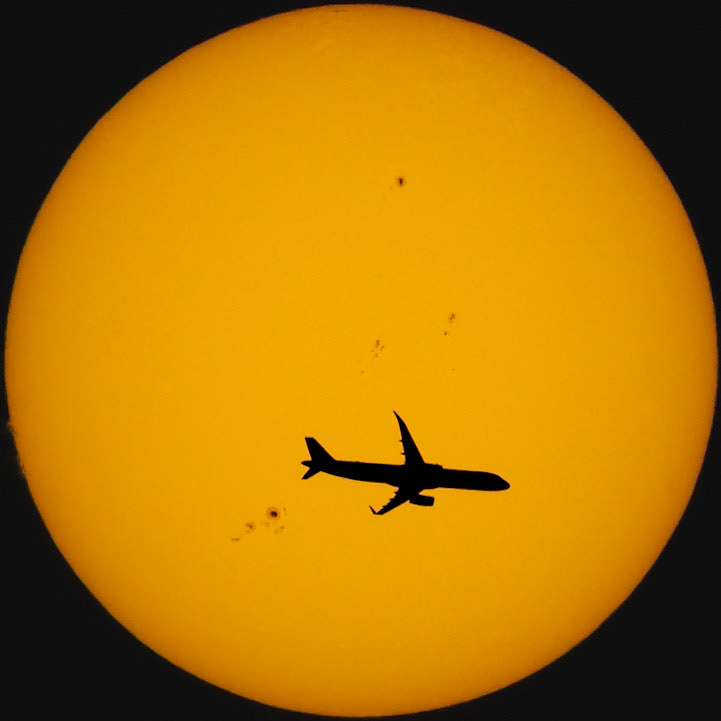 American A321@AmericanAir 2017 (N150NN), an Airbus A321 from New York (JFK) to Miami (MIA), crossed the Sun @ 29,200 ft &amp; 497 kts, closing out the month. July 31. 📷: me, flight data: @flightradar24