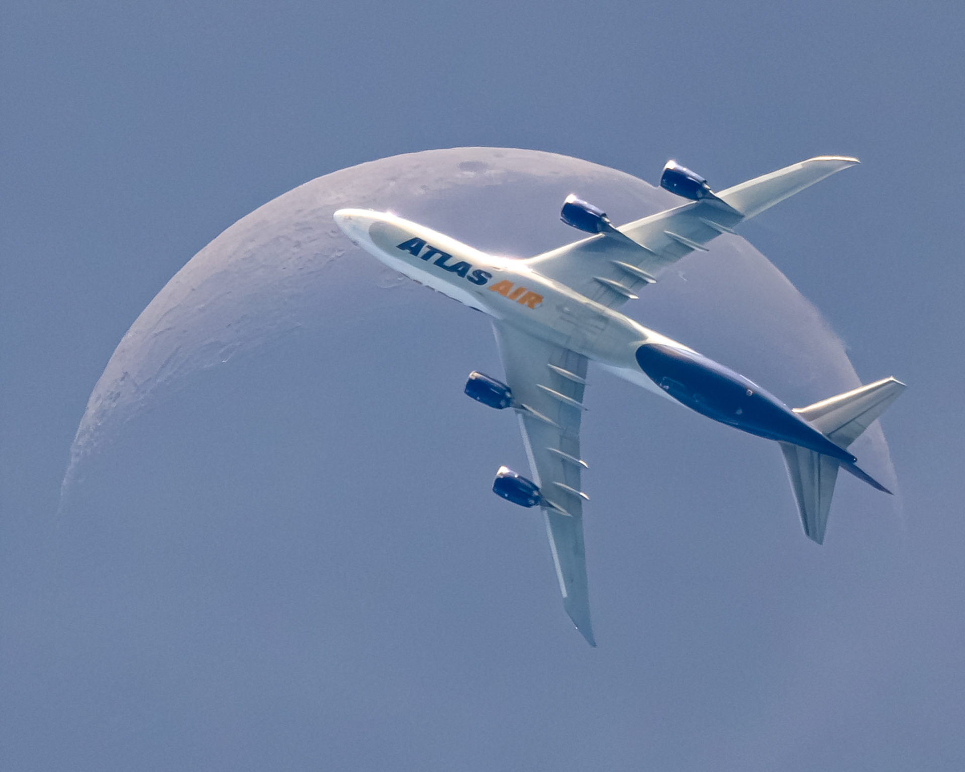 Gleaming in the morning Sun, the Queen of the Skies glides in front of the 20% waning Moon over the Space Coast. Operated (somewhat obviously, thanks to the excellent paint job) by Atlas Air Worldwide Holdings, the Boeing 747-87UF (reg N854GT) was traveling from Anchorage (ANC) to Miami (MIA) Sunday morning at 34,000 feet and 490 knots.(📷: me, flight data by Flightradar24.com)
