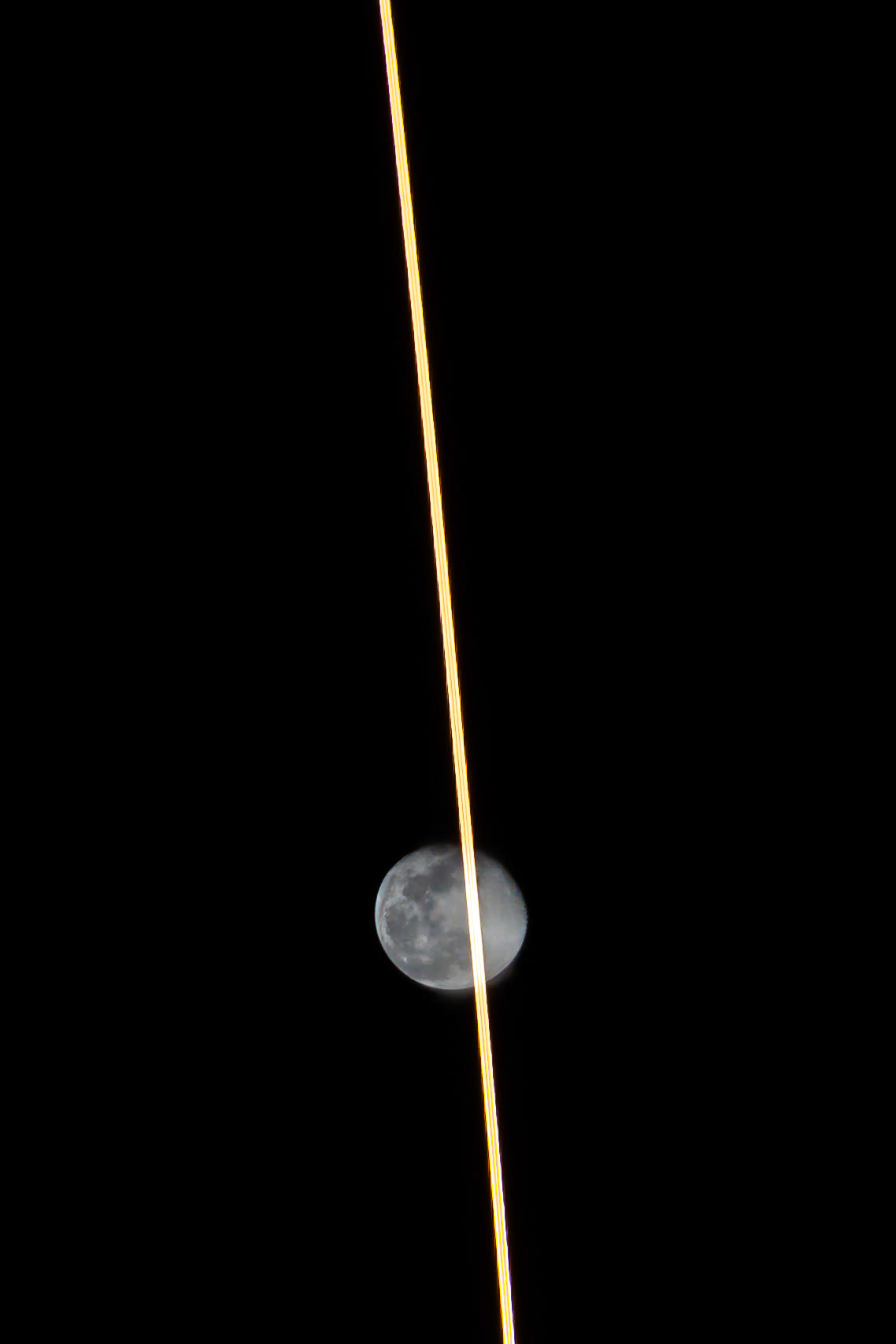 SPACE LASERS!At 8:07pm (ET), Thursday, December 28, 2023, a SpaceX #FalconHeavy rocket carried the USSF52 mission past the Moon and to space, seen here in a 30-sec tracked shot (so the Moon stays stationary in the frame). Wow. just, wow again(📷:me from Titusville, FL)