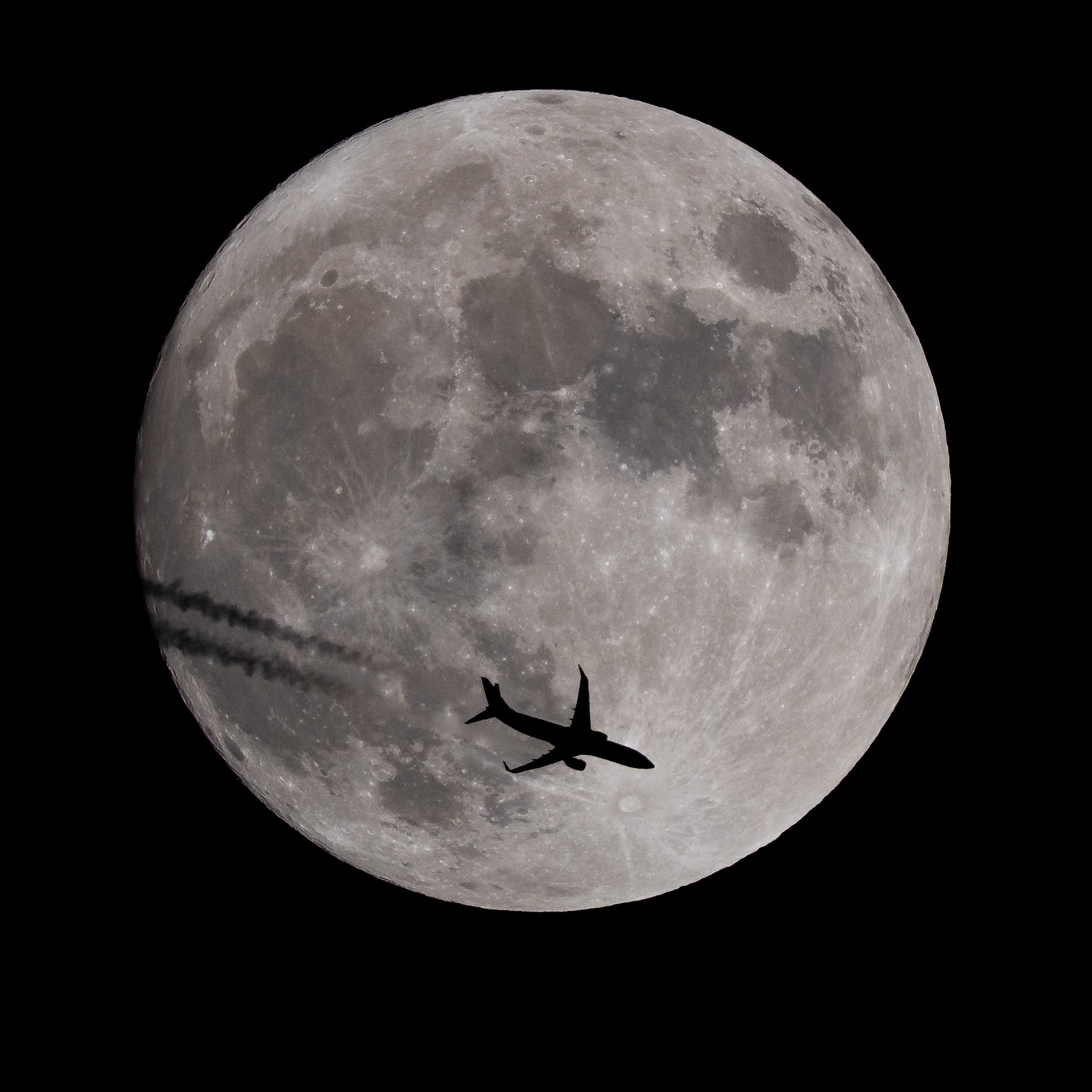 Seen from Melbourne, Florida: That's American Airlines flight 751 (a Boeing 737-823) flying at 38,000ft from Charlotte, NC to Miami, Florida passing in front of the nearly Full Hunter's Moon. Details: ISO250, 1/1000-sec at f10 with a Canon R5 and RF100-500 + 1.4x TC. (Pic: me)