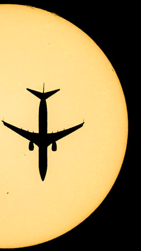 A Boeing 737-932 over the Space Coast, flying in front of the Sun: that's Delta flight 1801 traveling Sunday from Atlanta (ATL) to Montego Bay (MBJ) @ 32,000 feet &amp; 494 knots. Captured with a @CanonUSAimaging  R5 &amp; R100-500L with 1.4x TC and a solar filter; standard safety rules apply -- don't look at the Sun without protection. (📷: me, flight data by @flightradar24)