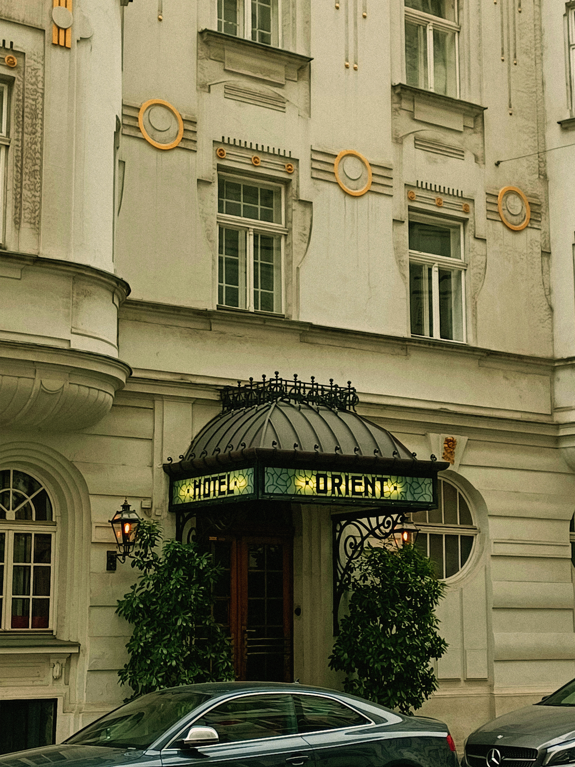 "hotel orient" / 2023