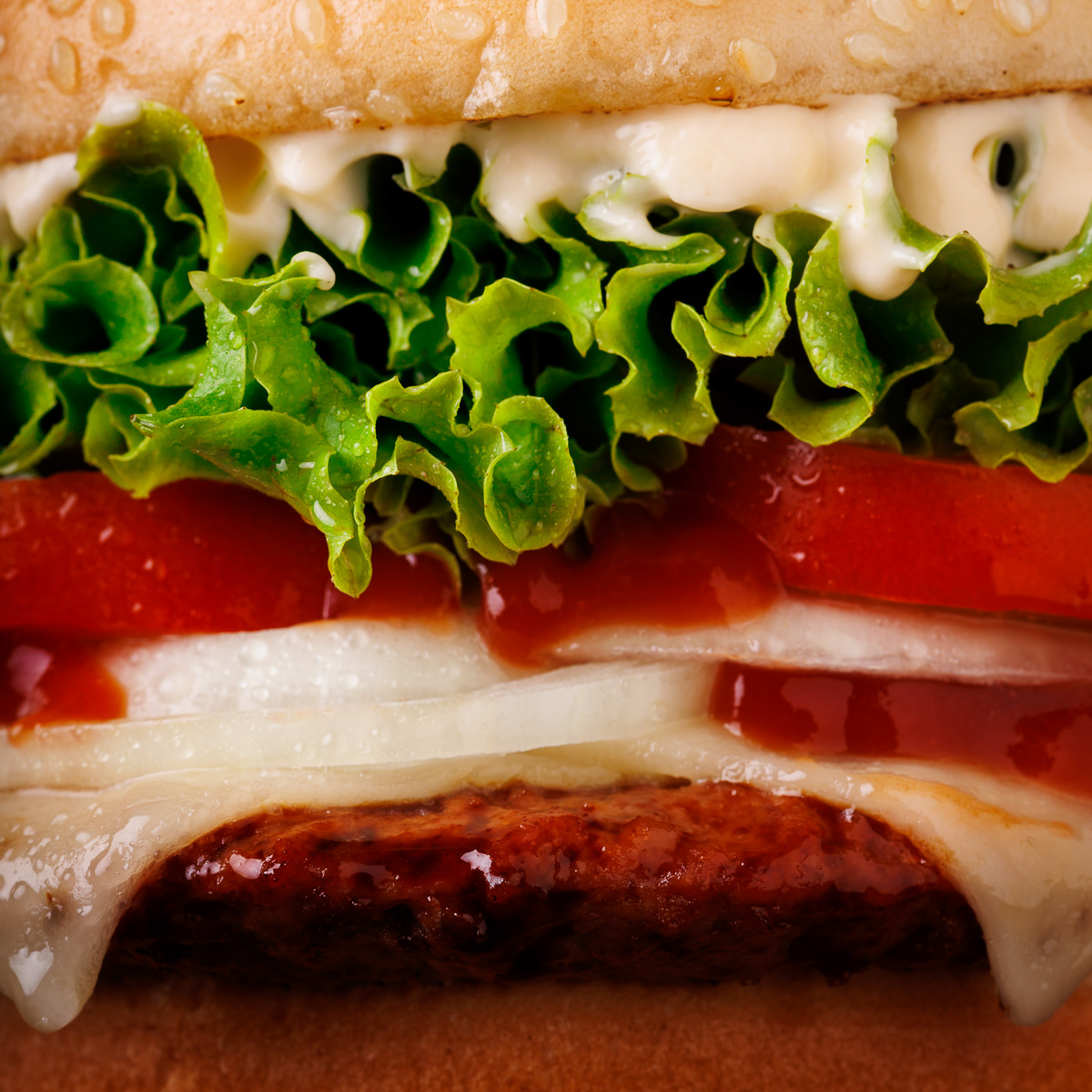 Detalle de Hamburguesa Precocinada de Supermercado con Food Styling Aplicado