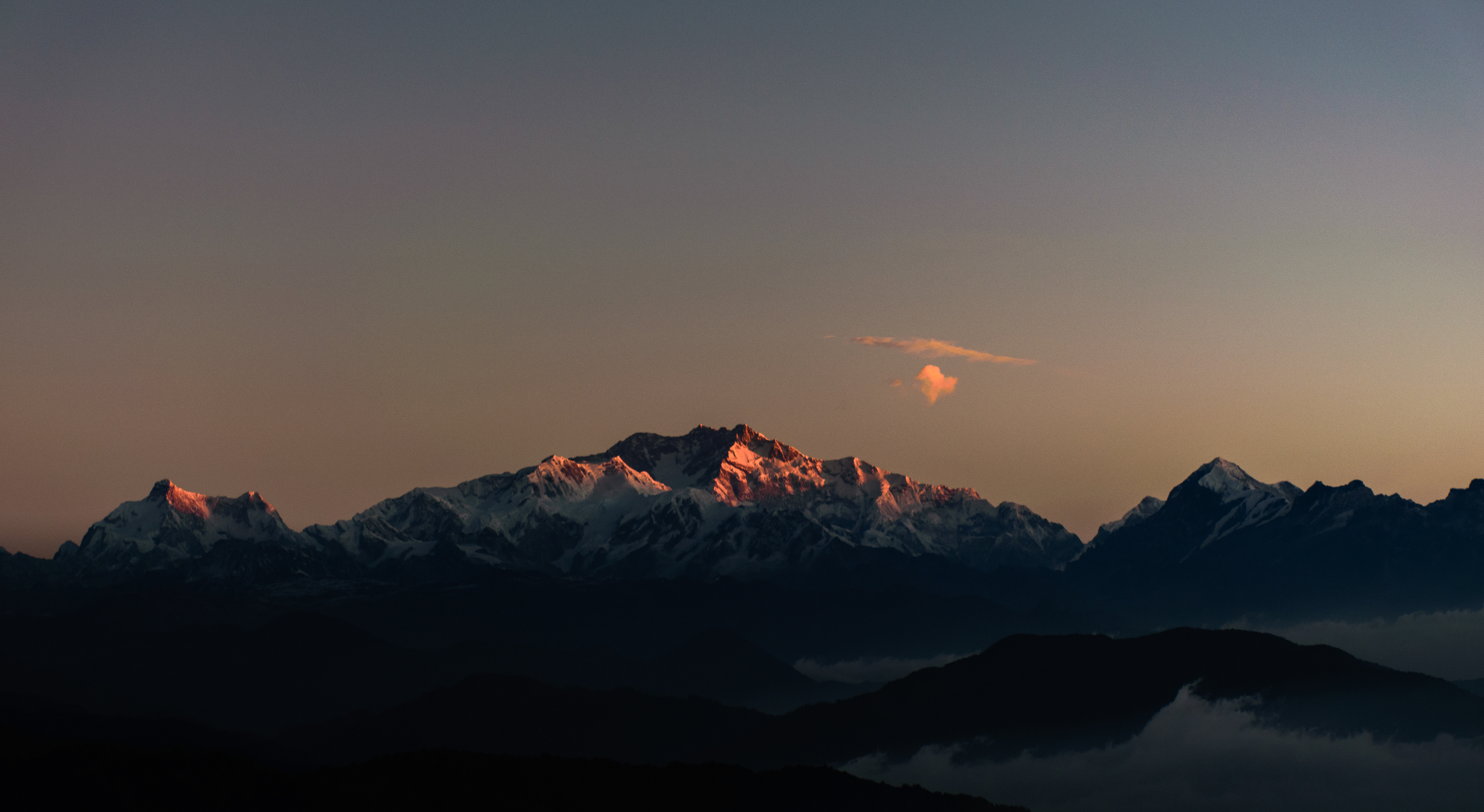 The first light on the Sleeping Buddha (Singalila National Park, India) 