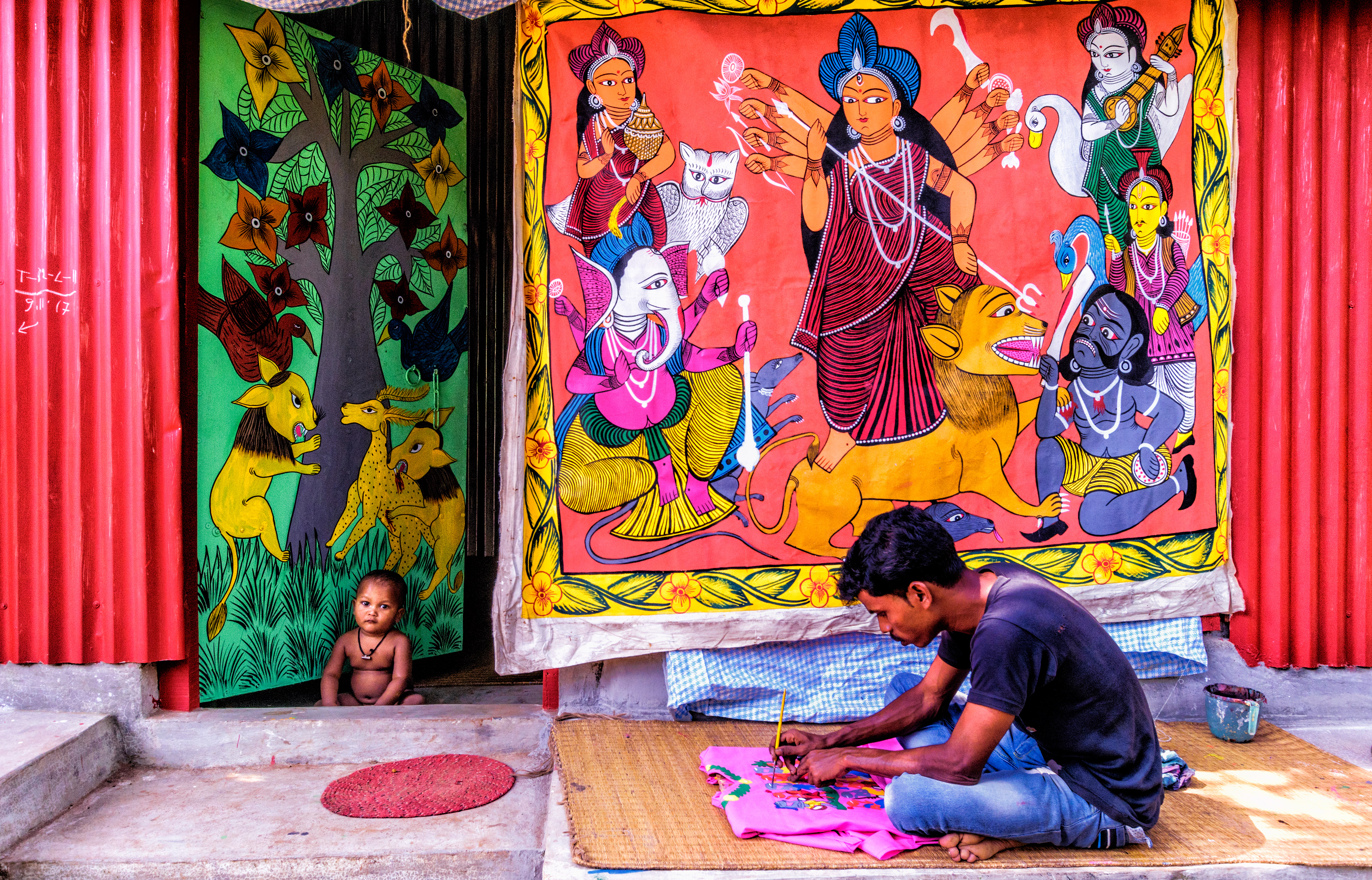 Painter and family (Pingla, India)