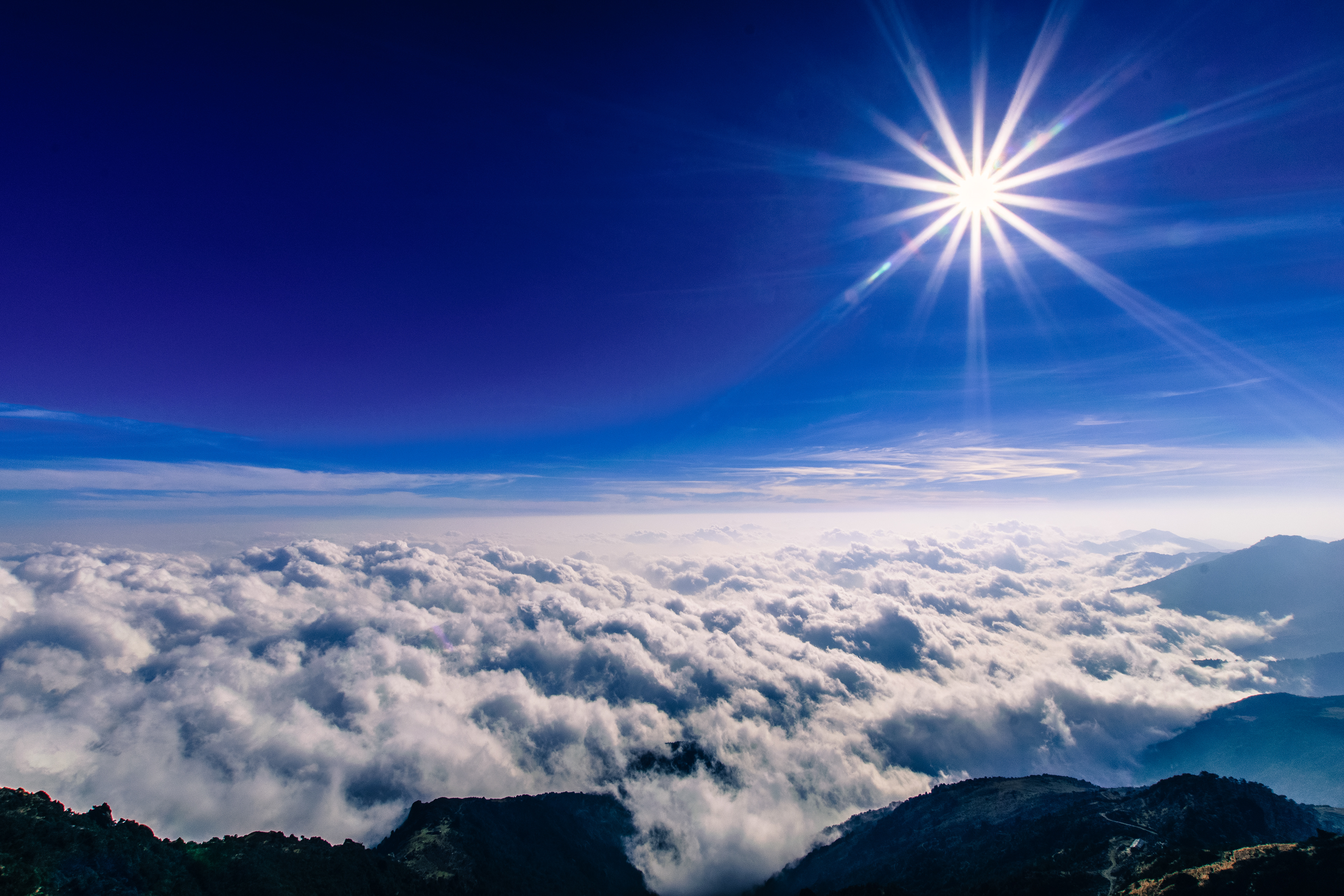 In the land of cloud (Sandakphu, India)