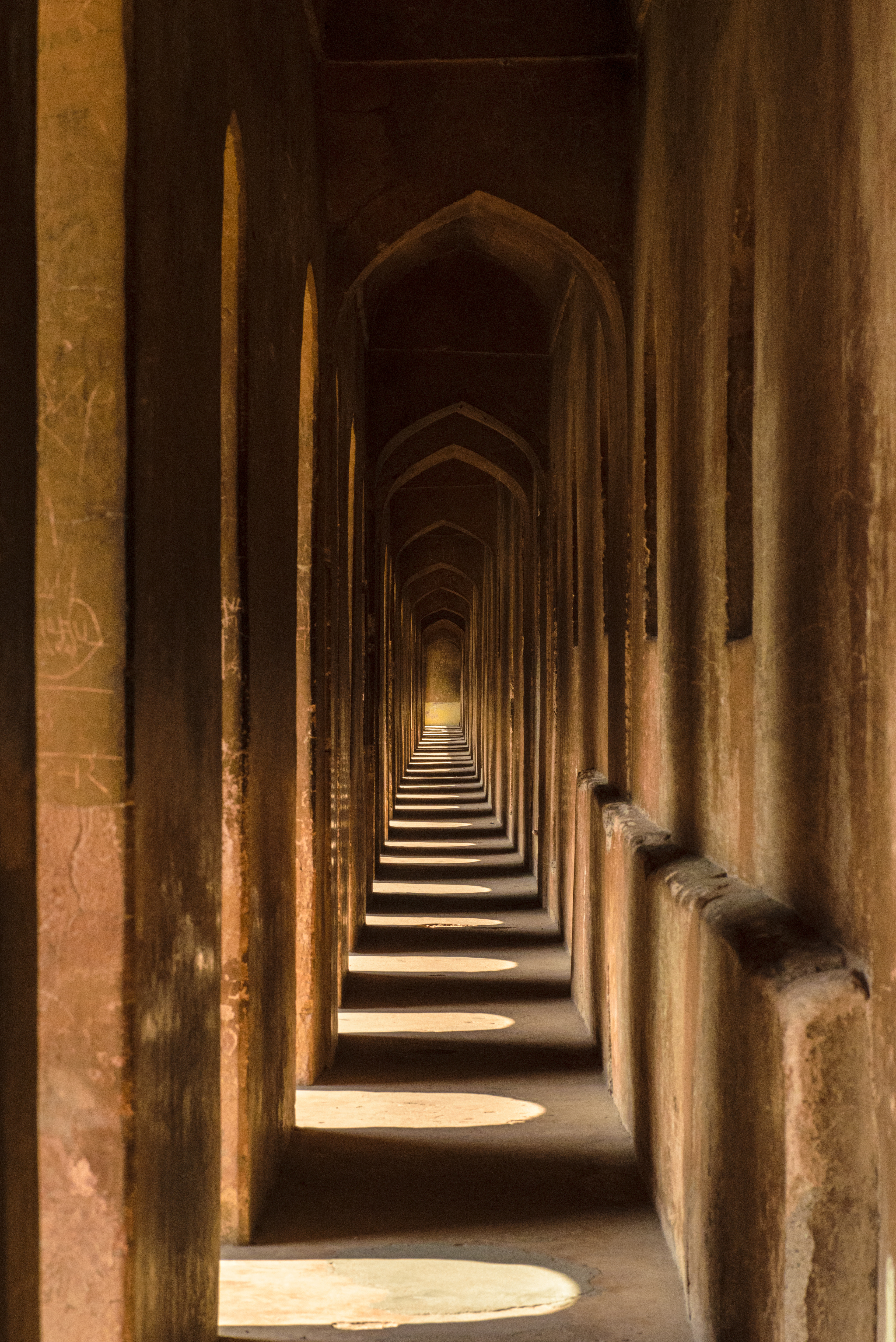 The narrow passage (Lucknow, India)