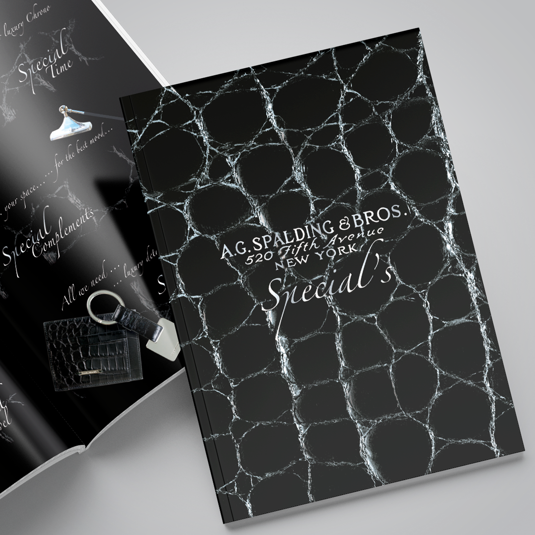Copertina catalogo Special’s A.G. Spalding & Bros. con sfondo in pelle di coccodrillo ad alto contrasto e logo aziendale in evidenza.