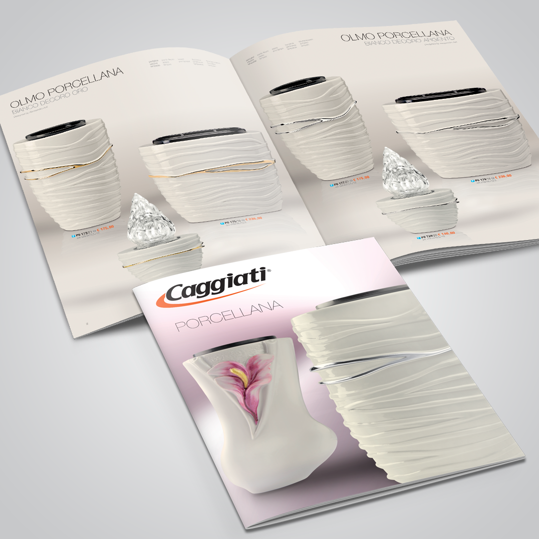 Brochure Caggiati collezione Porcellana con copertina raffigurante vasi in porcellana e pagine interne con vaso, lampada e vasca per ogni collezione.