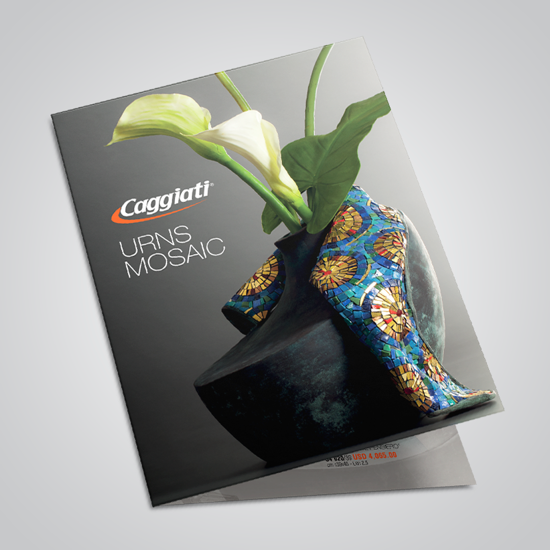 Copertina brochure Caggiati urne mosaico con urna in bronzo e mosaico “Velata Madre”.