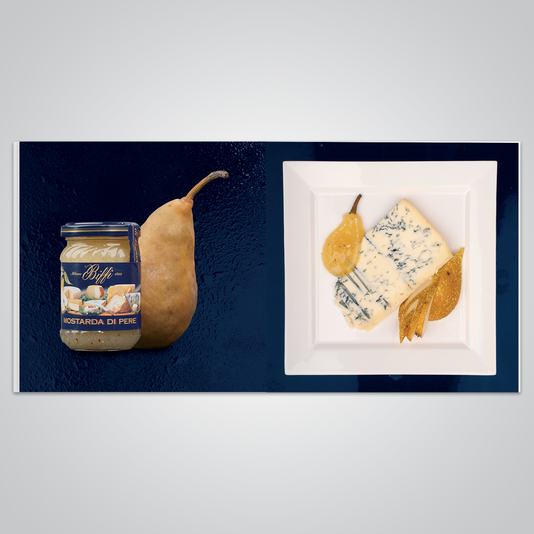 Vasetto mostarda di pere Biffi con piatto di gorgonzola e mostarda fotografato dall’alto.