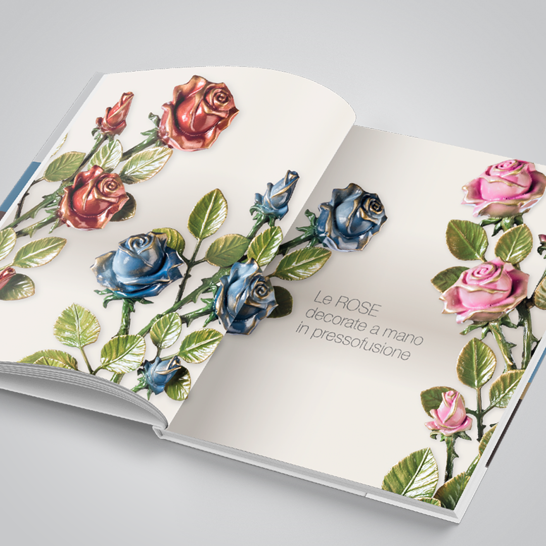 Doppia pagina apertura catalogo novità Caggiati con rose in bronzo decorate a mano realizzate in pressofusione.