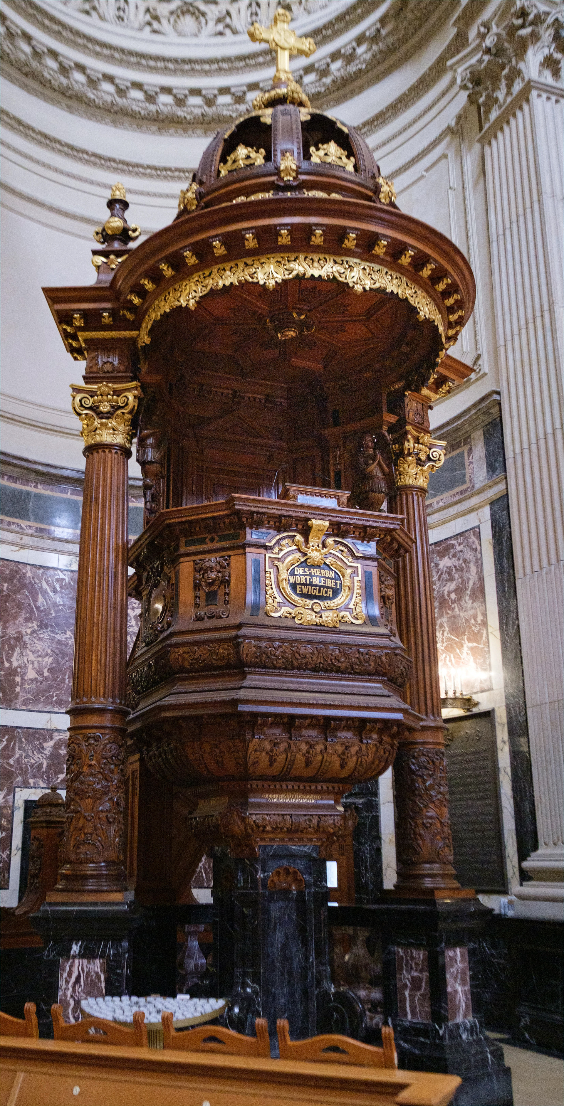 BERLIN DOM