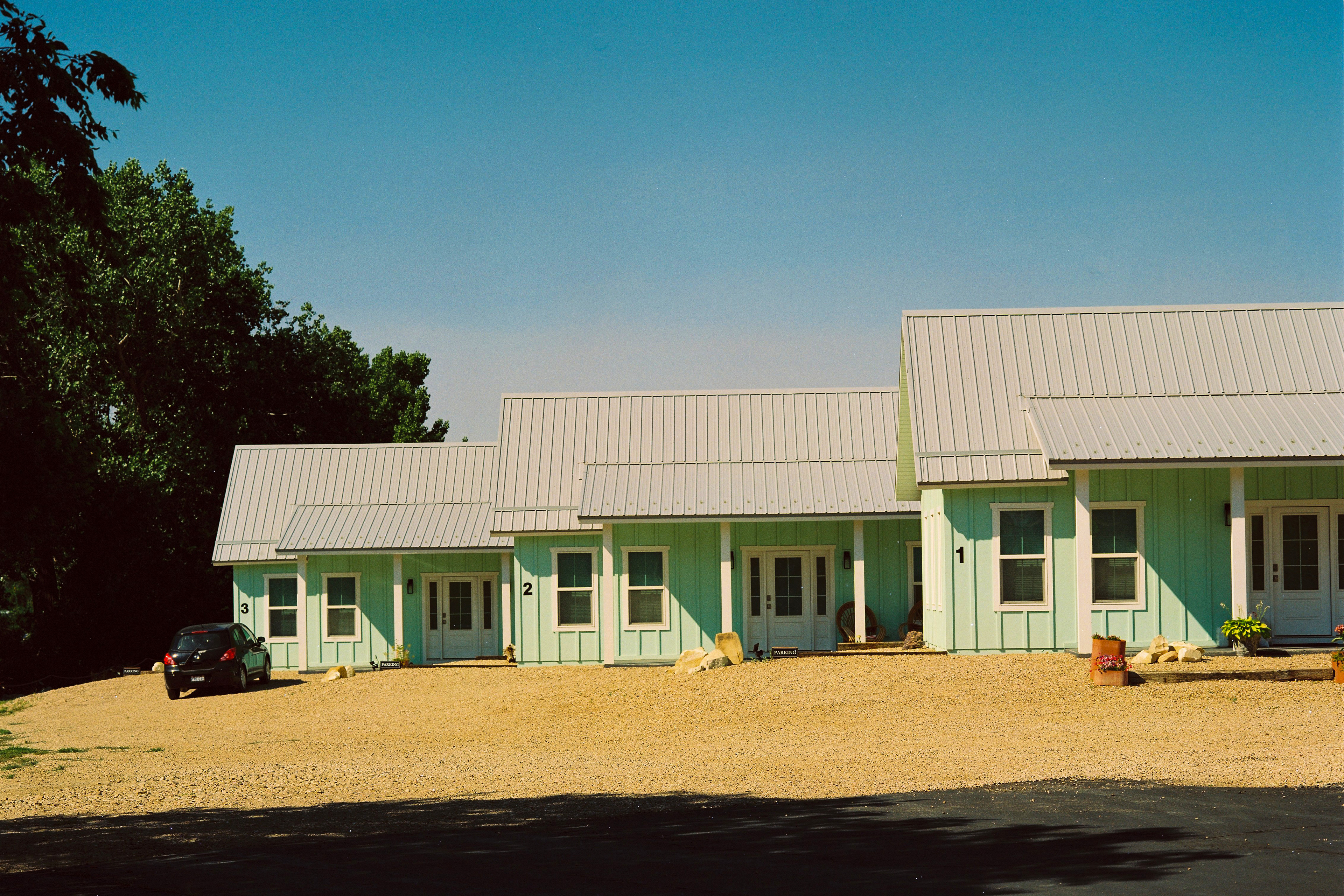 Triplet Motel