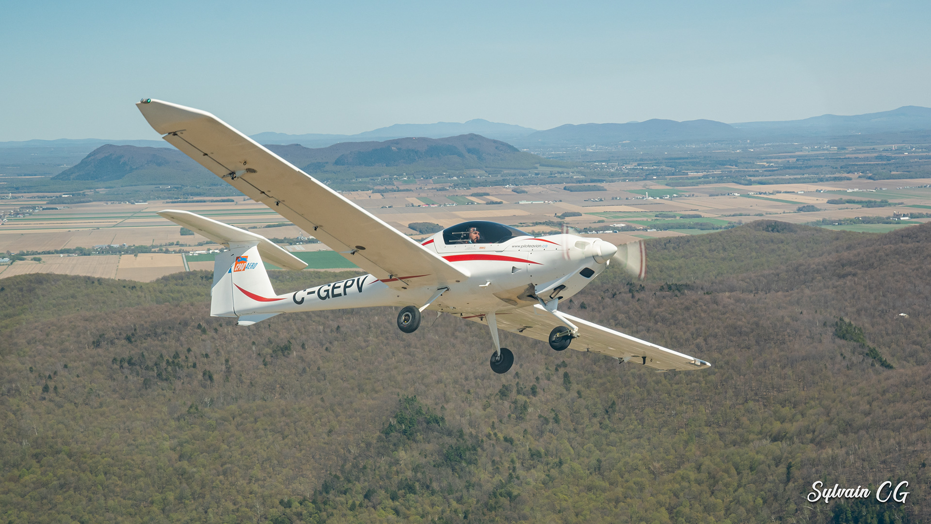 Katana DA-20 (C-GPEV) from Cessna 172N (C-GNLR) - YHU