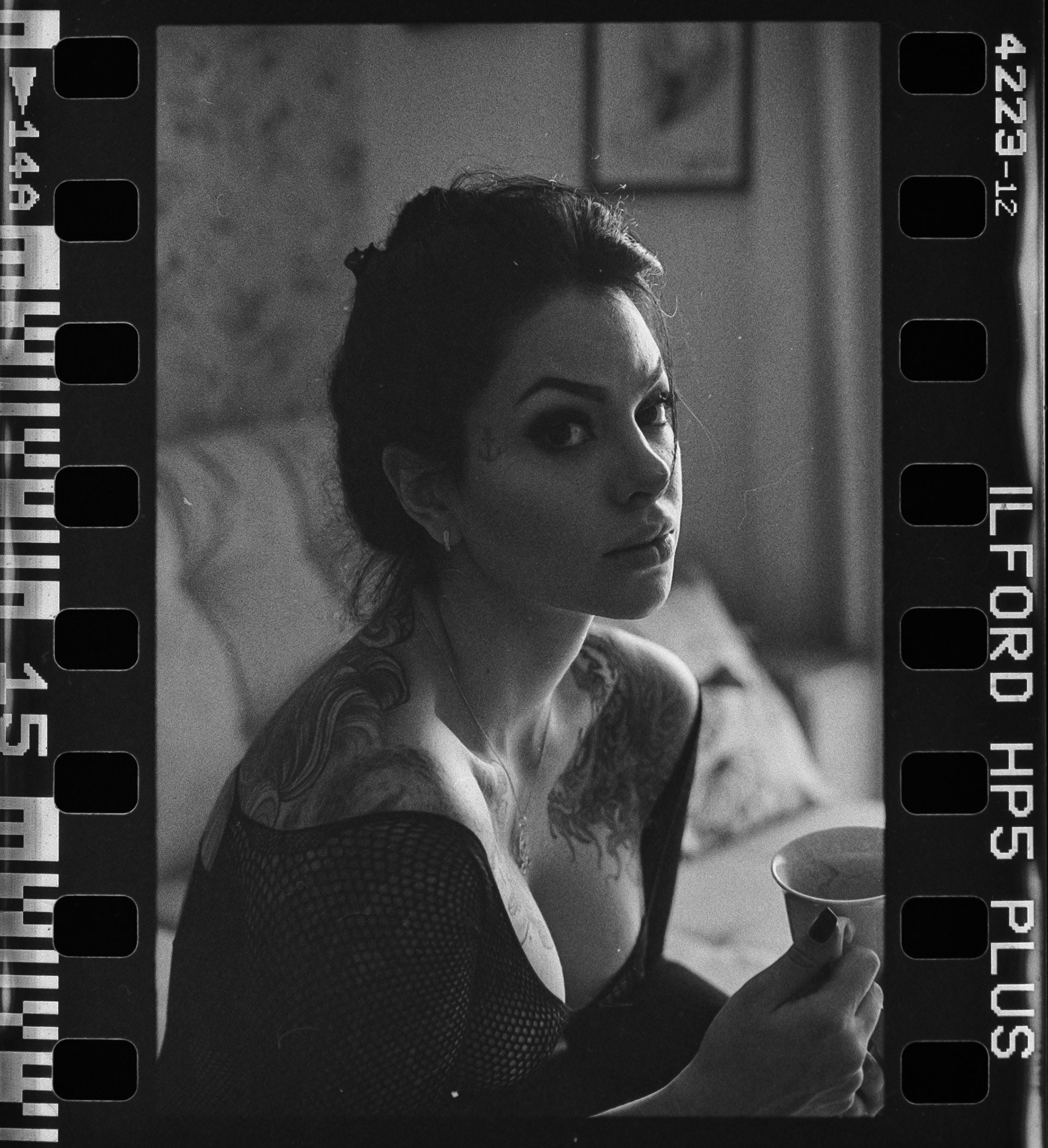 Fotografia analógica por brvnos Bruno Santiago. As fotos analógicas de brvnos são feitas em filme celuloide, revelados manualmente, e digitalizados em altíssima resolução. O brvnos faz ensaios personalizados, fotografias de retratos, fotografia de produtos e ensaios boudoir.