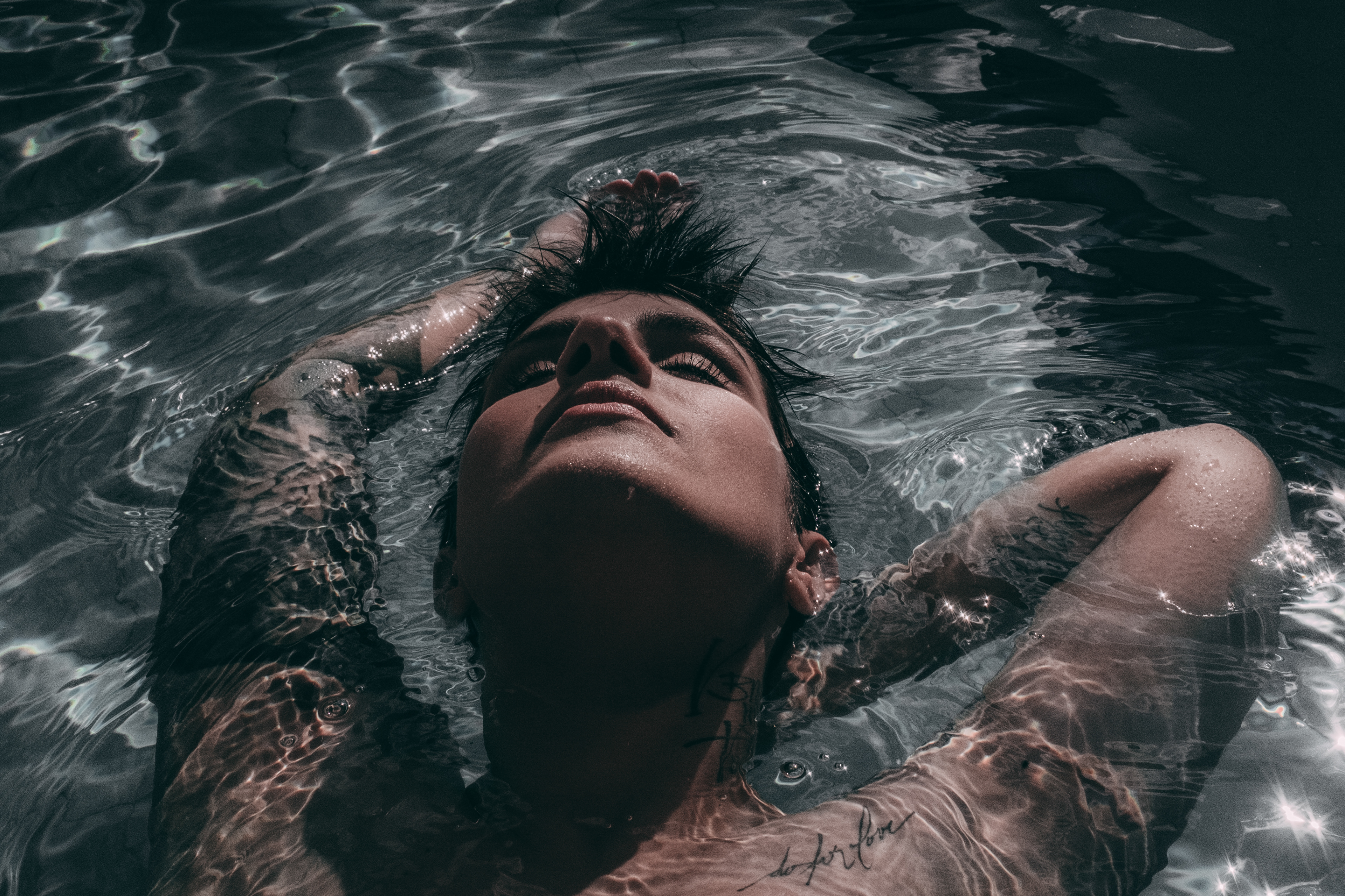 Fotografia digital full frame feita pelo fotógrafo por brvnos Bruno Santiago. As fotos digitais de brvnos são feitas em câmeras full frame profissionais, com tratamento individual e exclusivos. O brvnos faz ensaios personalizados, fotografias de retratos, fotografia de produtos e ensaios boudoir. As fotografias de ensaios são perfeitas para uso em redes sociais e perfis profissionais.