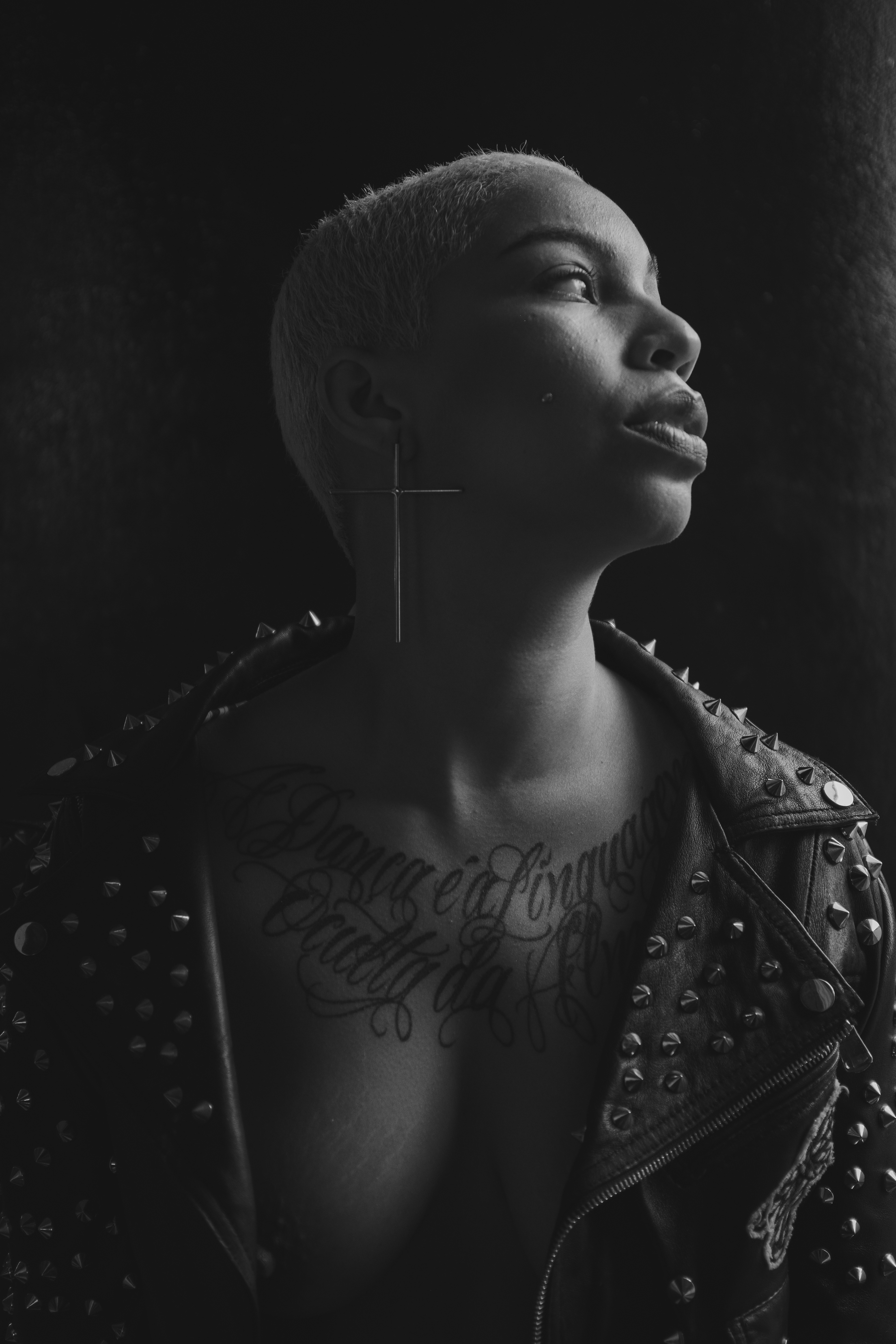 Fotografia digital full frame feita pelo fotógrafo por brvnos Bruno Santiago. As fotos digitais de brvnos são feitas em câmeras full frame profissionais, com tratamento individual e exclusivos. O brvnos faz ensaios personalizados, fotografias de retratos, fotografia de produtos e ensaios boudoir. As fotografias de ensaios são perfeitas para uso em redes sociais e perfis profissionais.