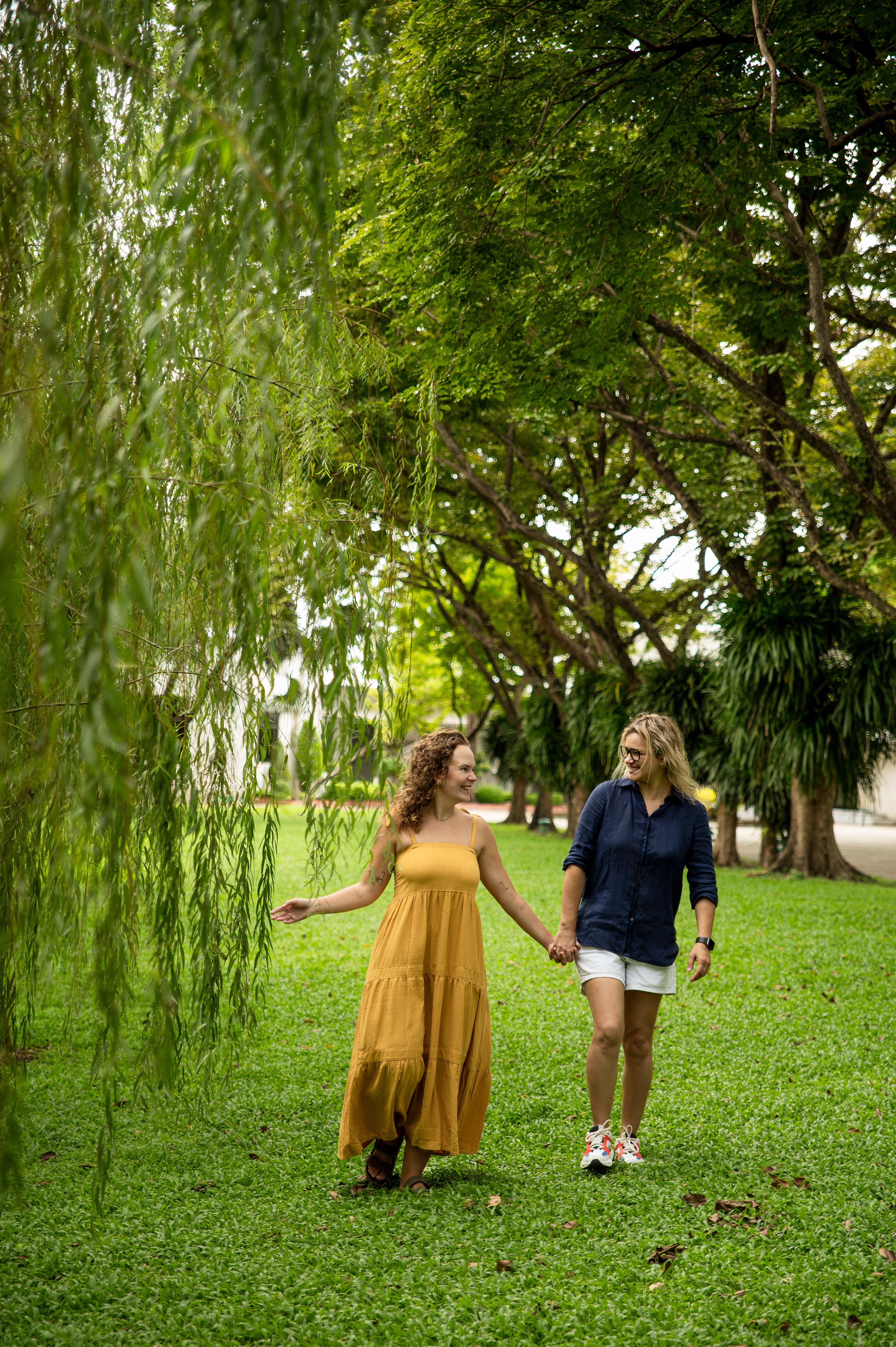 couple photography session at Suan Luang Rama IX bangkok