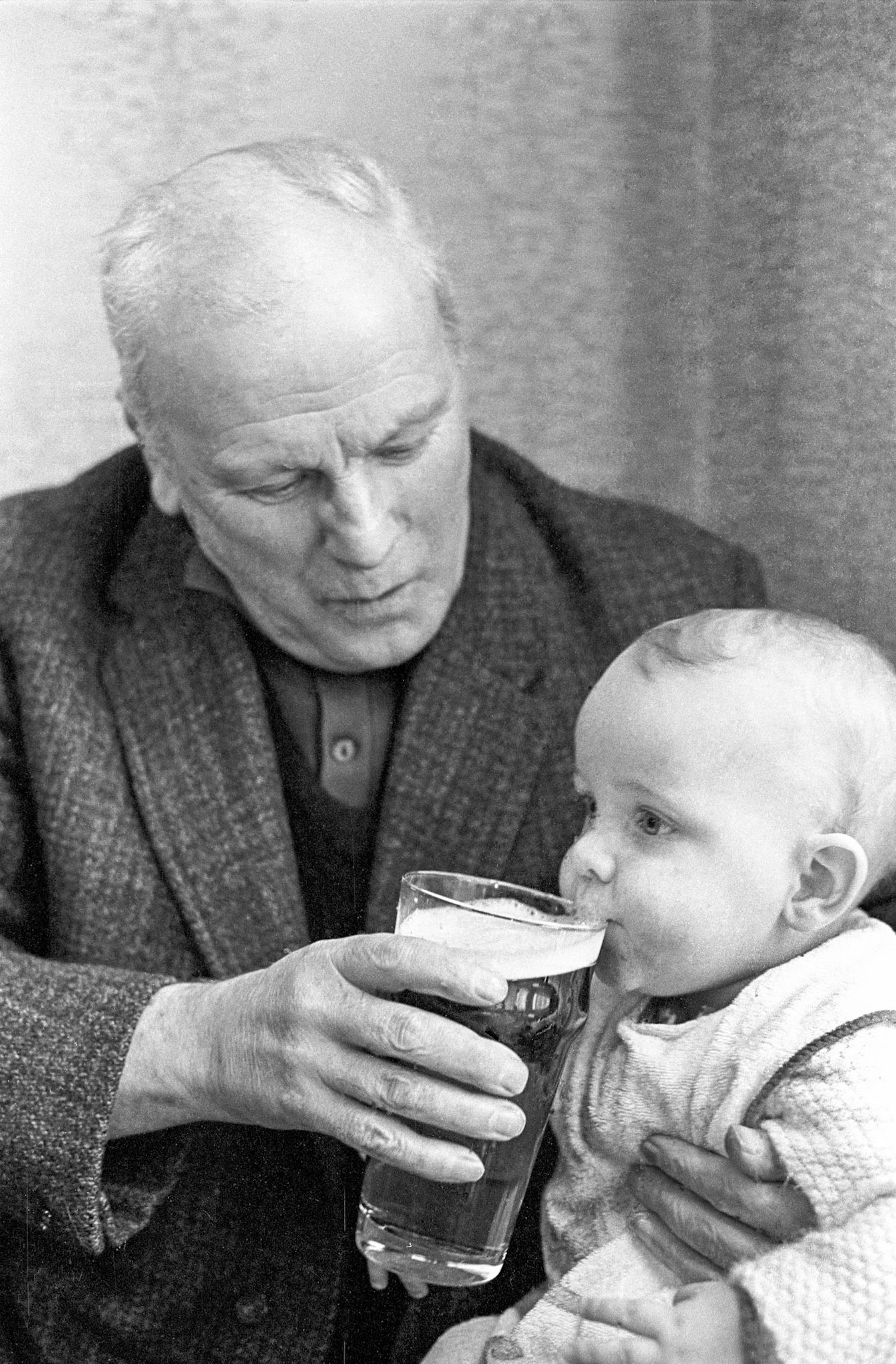 Under age drinking – Dai Edwards lived at the top of Heolgerrig with Maggie Soap, so named for her habit of rubbing soap into her hair to give it body. Dai once hid all his money beneath the floorboards of the caravan. Months later he discovered that it all disappeared. It had been eaten by mice. Dai is giving the young child a taste of beer in the Heolgerrig Social Club.