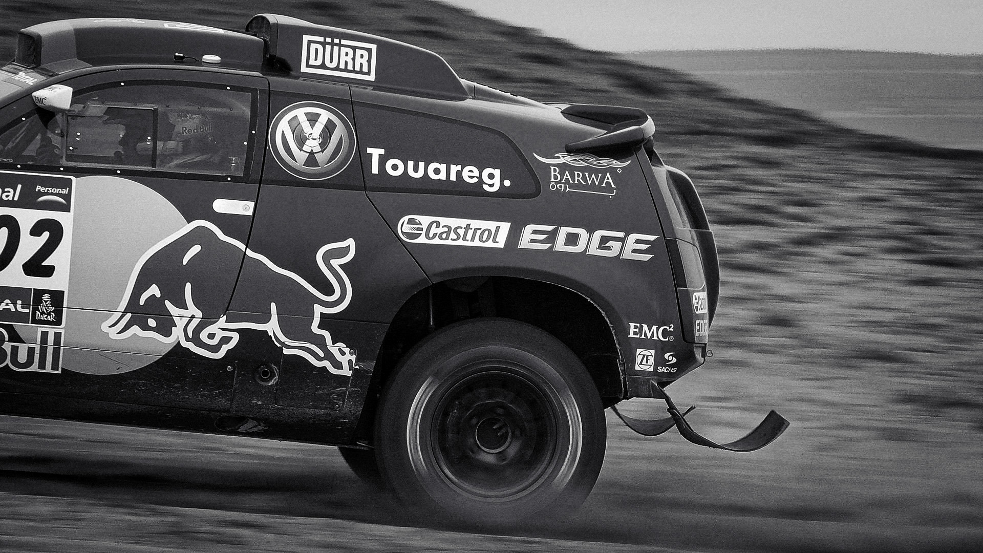 Una VW Race Touareg pasa en competencia en el Rally Dakar, en Atacama, Chile.