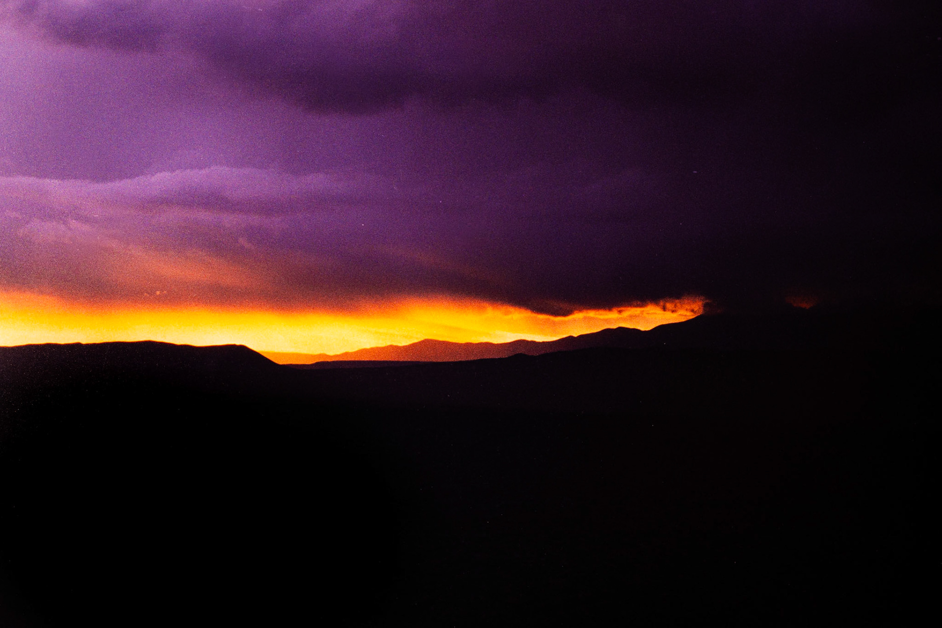 Anochecer en la puna. El recorrido de ida y vuelta a Salta toma unos tres días.