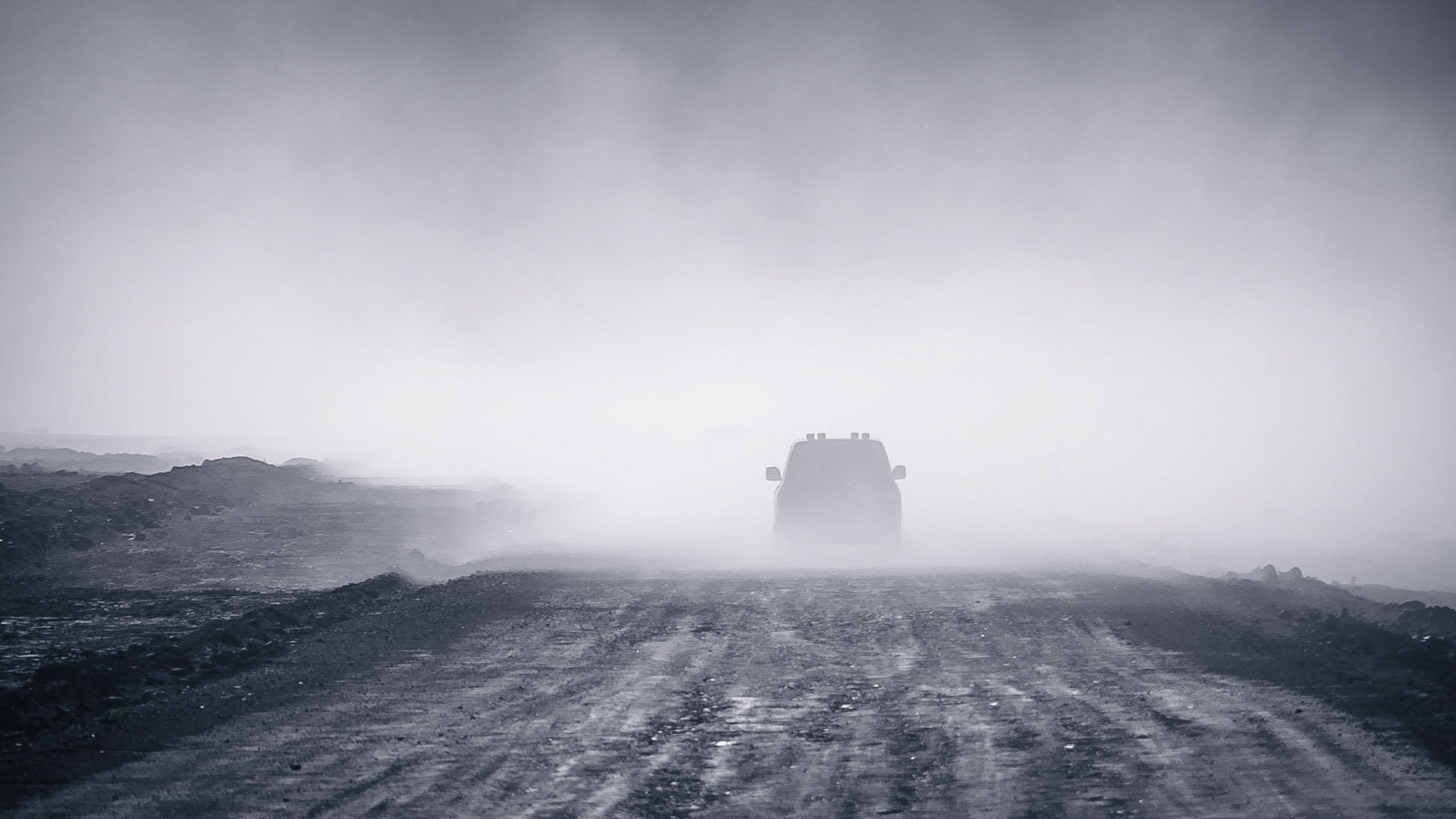 Un vehículo de asistencia en el desierto de Atacama, Chile.