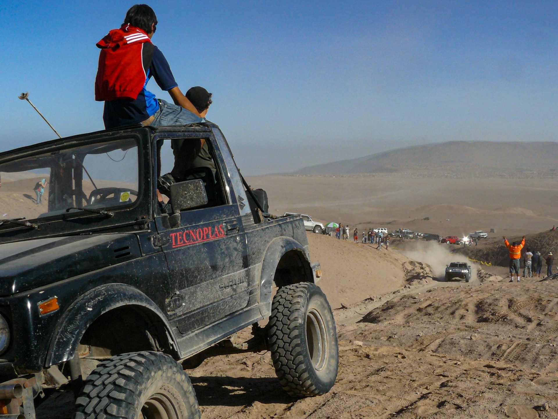 Escena durante una etapa en el desierto de Atacama.