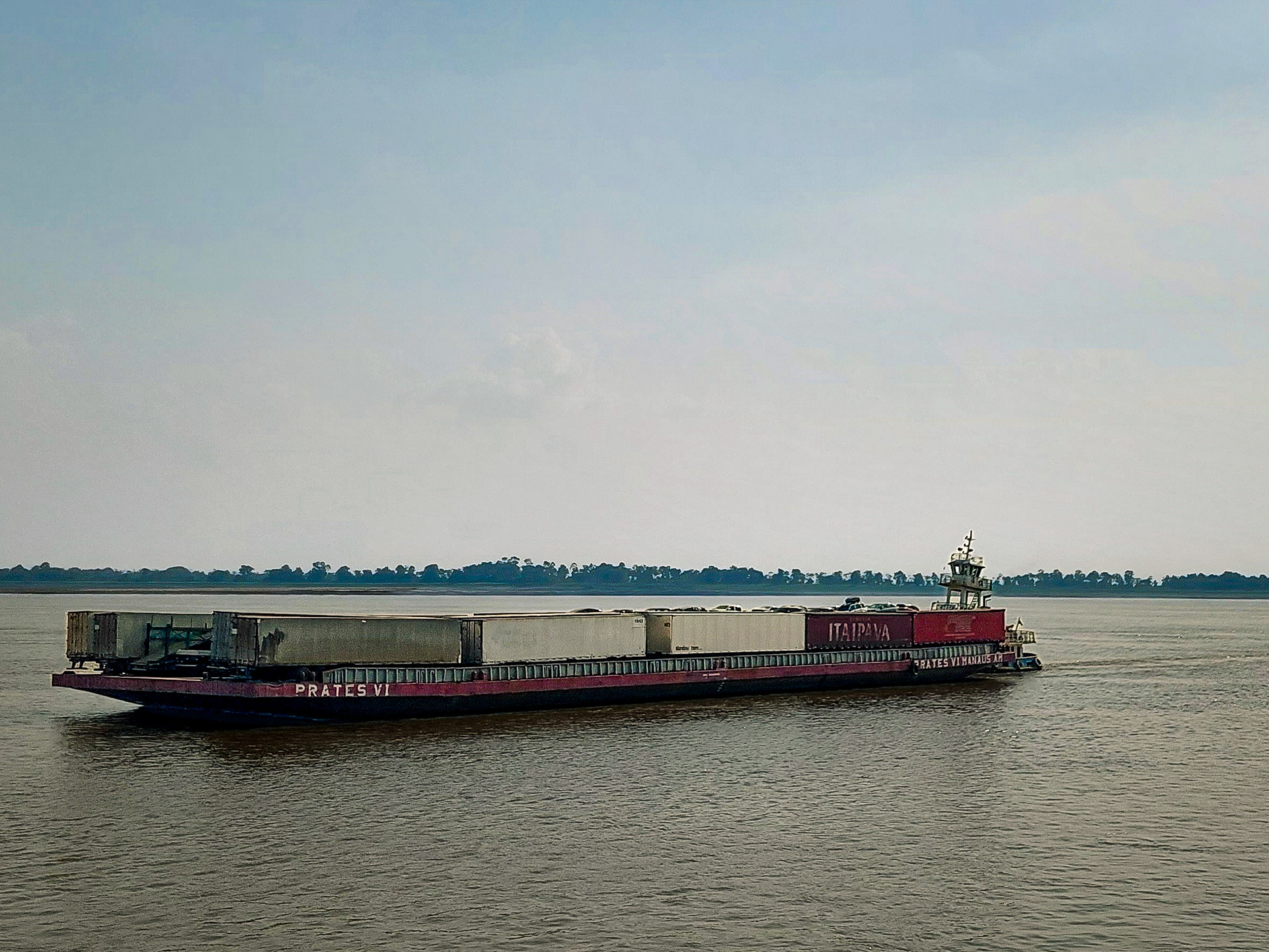 En la estación húmeda, el río puede llegar a medir hasta 50 kilómetros de ancho.