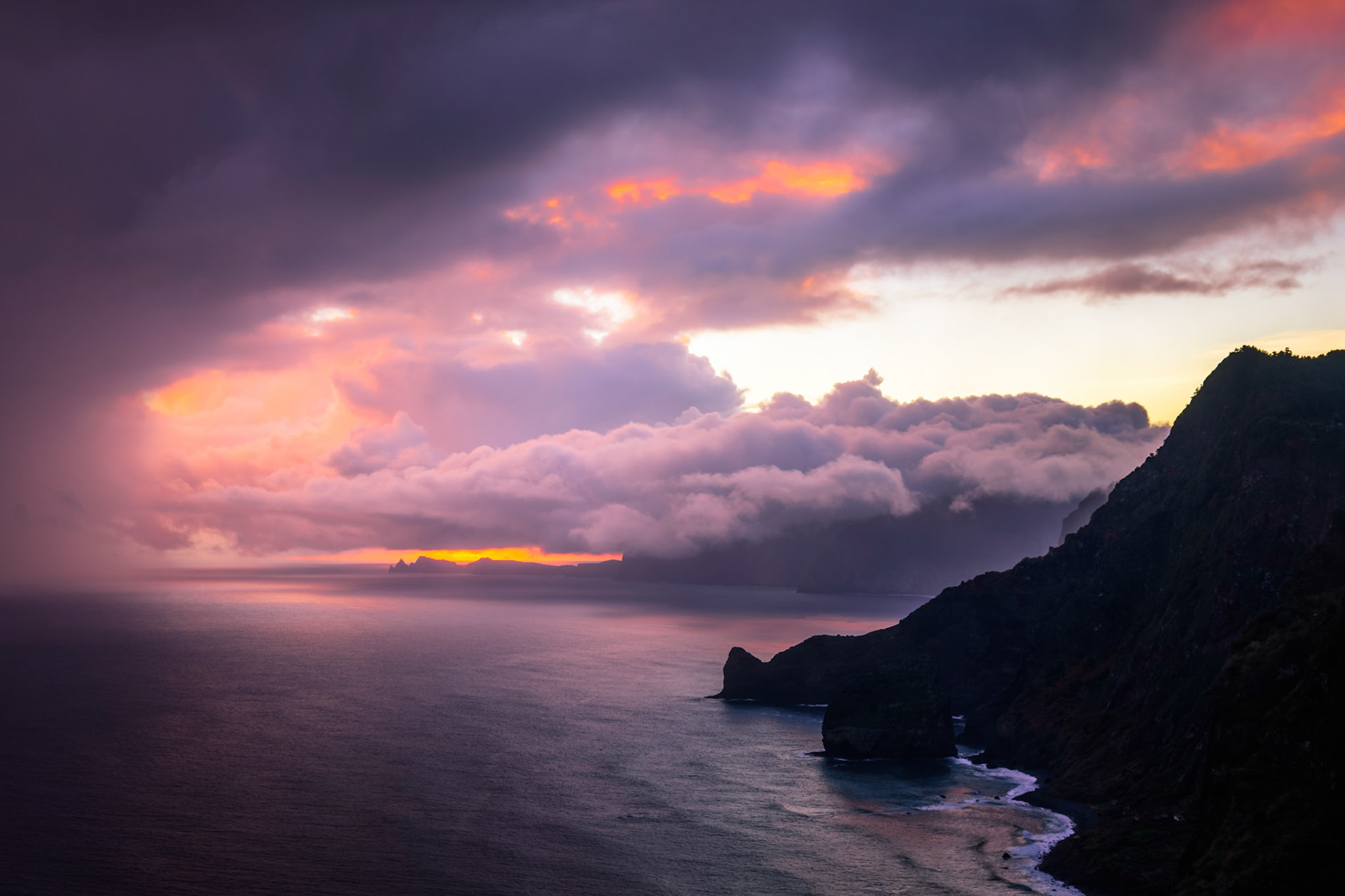 one year and one day ago the day started with a battle between sun and clouds; clouds won and it was only two days later that we saw the first rays of sun reaching the southern coast of madeira