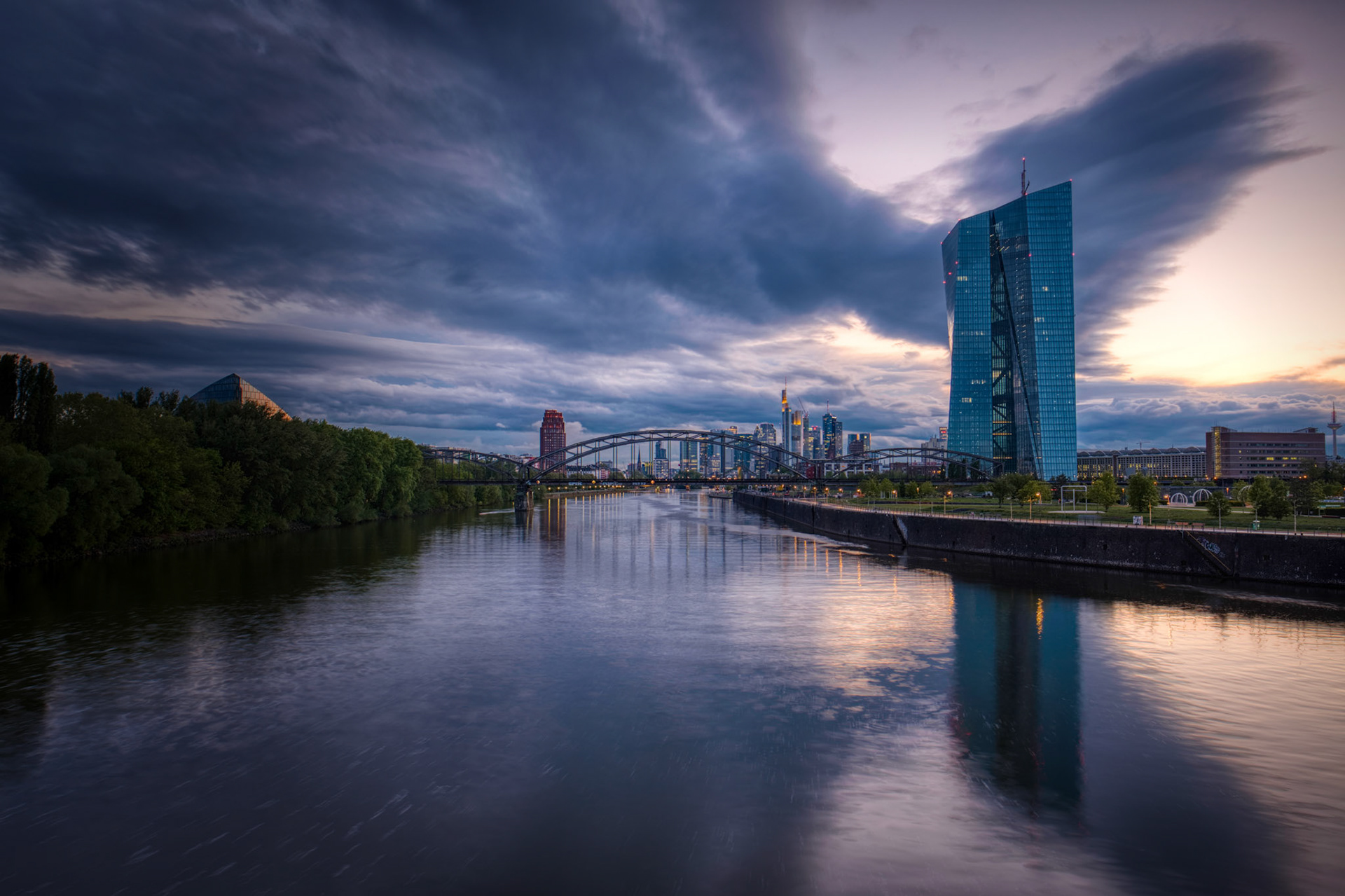 "i wonder about silence. also about darkness. i love the idea that city lights are a "conspiracy" against higher thoughts." - terry tempest williams