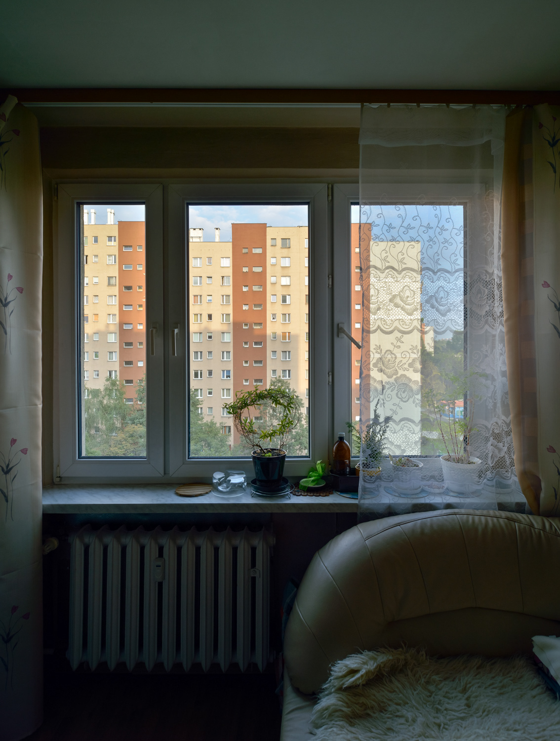 Widok z mieszkania w bloku