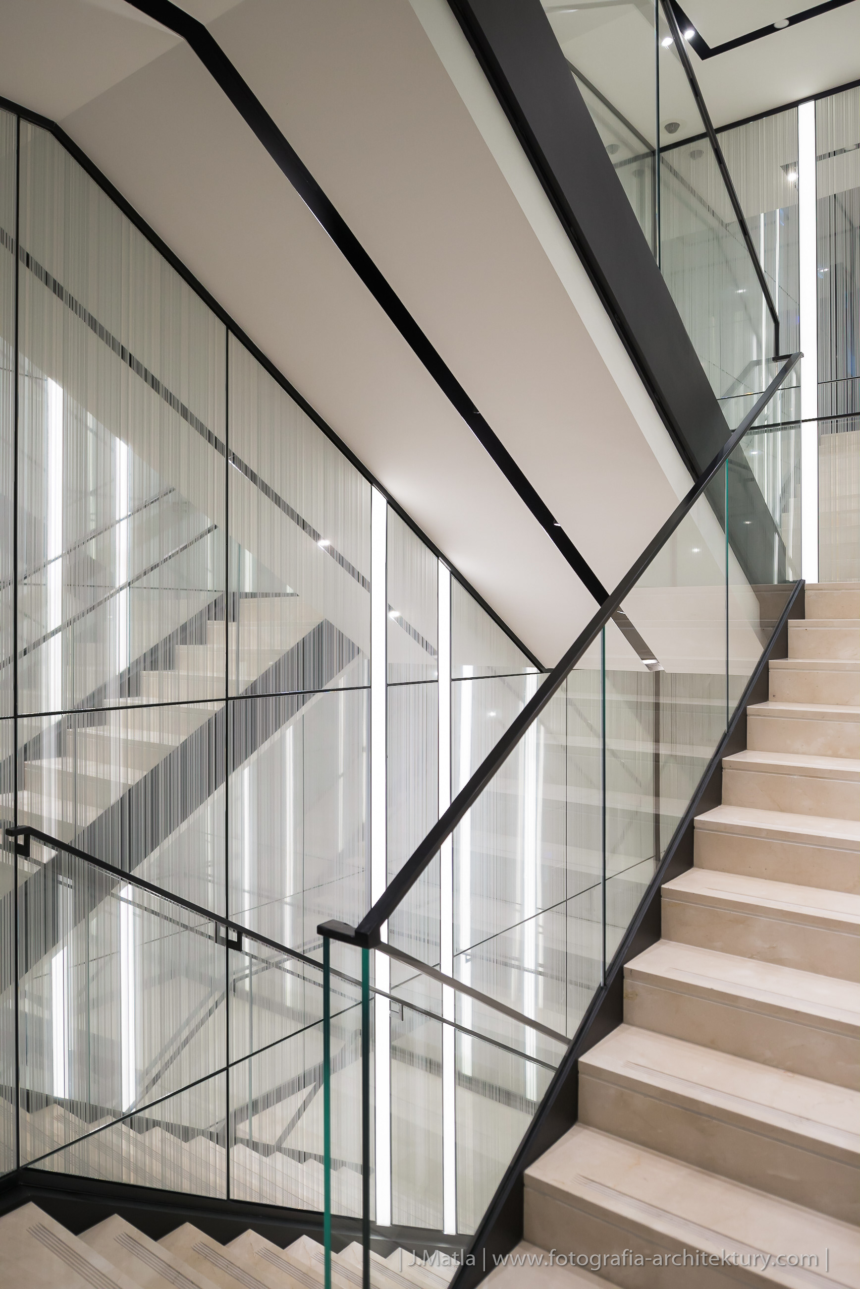 Adaptacja wnętrz kamienicy na sklep odzieżowy, Rynek, Kraków