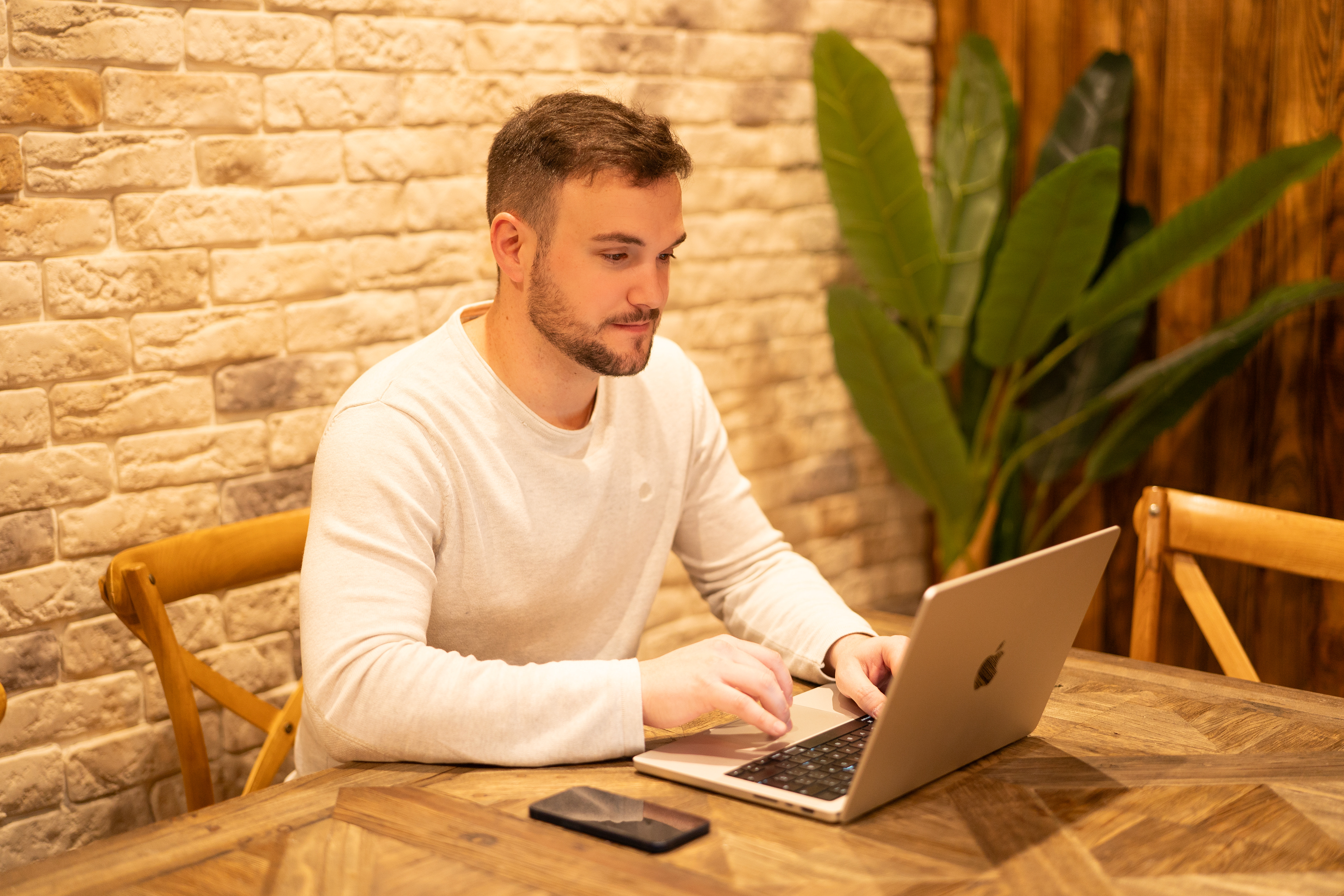 FOTOGRAFÍA CORPORATIVA PARA JAVIER CHIVA DESARROLLADOR WEB WORDPRESS https://javierchiva.com